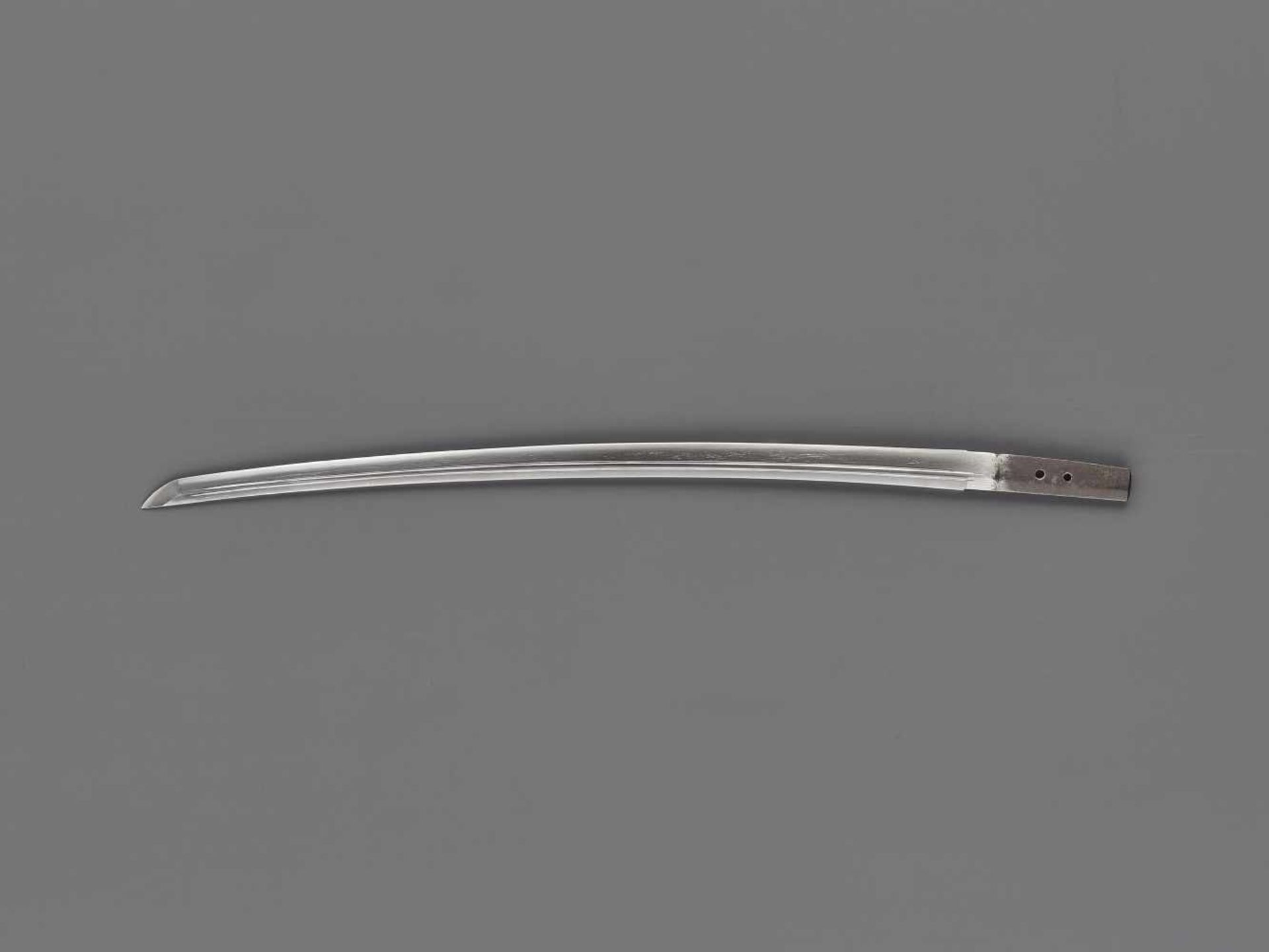 A WAKIZASHI IN KOSHIRAE Japan, late Edo period (1615-1868)The blade:The slender blade with iori mune - Image 2 of 9