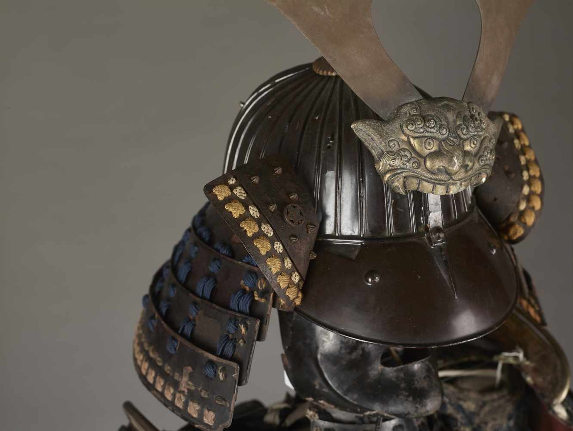 SAMURAI ARMOR WITH KABUTO, EDO Japan, Edo period (1615-1868). Iron, metals, leather, horn, - Image 8 of 12