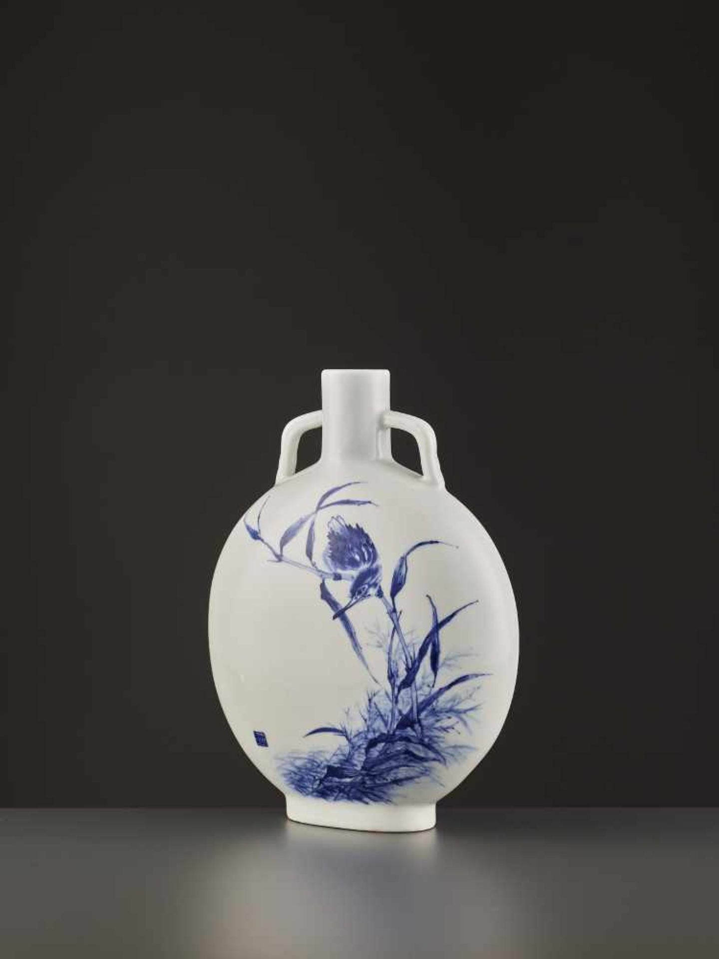 A HIRADO PORCELAIN MOONFLASK Japan, 1934. Virtuously painted in underglaze blue on the white - Image 6 of 11