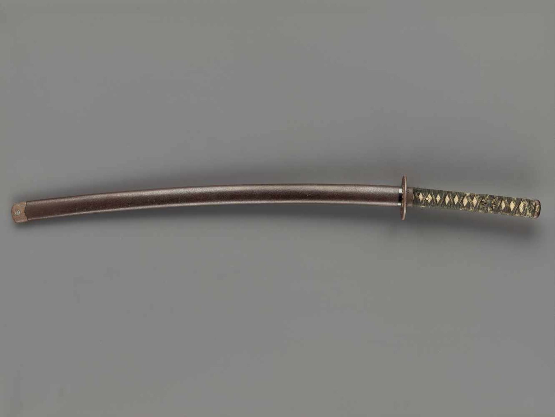 AN EXCELLENT KATANA IN KOSHIRAE Japan, c. 17th century, mid-Edo period (1615-1868)The blade:A - Image 9 of 9