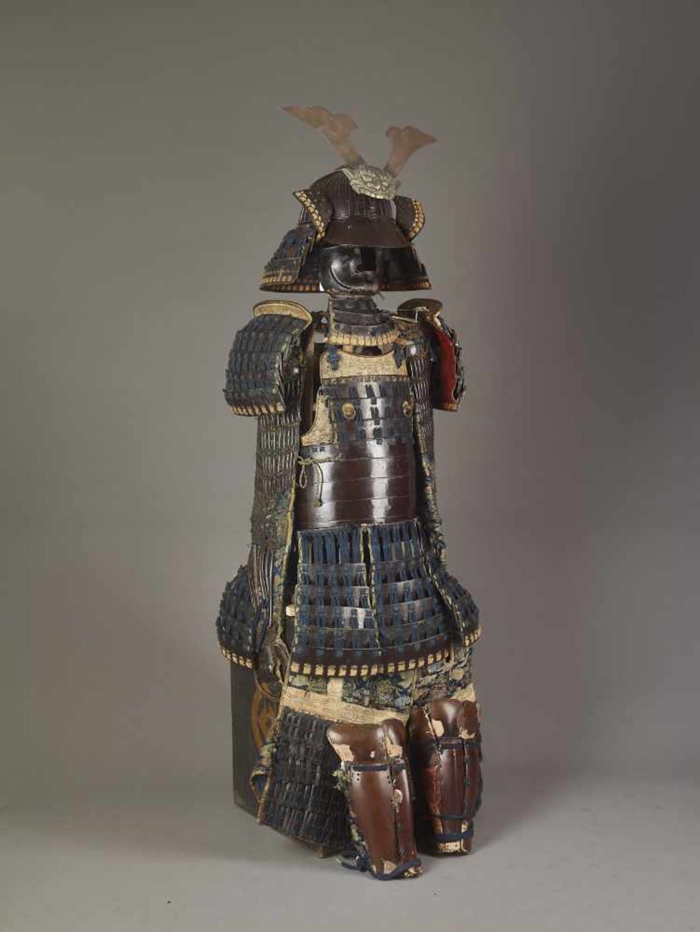 SAMURAI ARMOR WITH KABUTO, EDO Japan, Edo period (1615-1868). Iron, metals, leather, horn, - Image 2 of 12