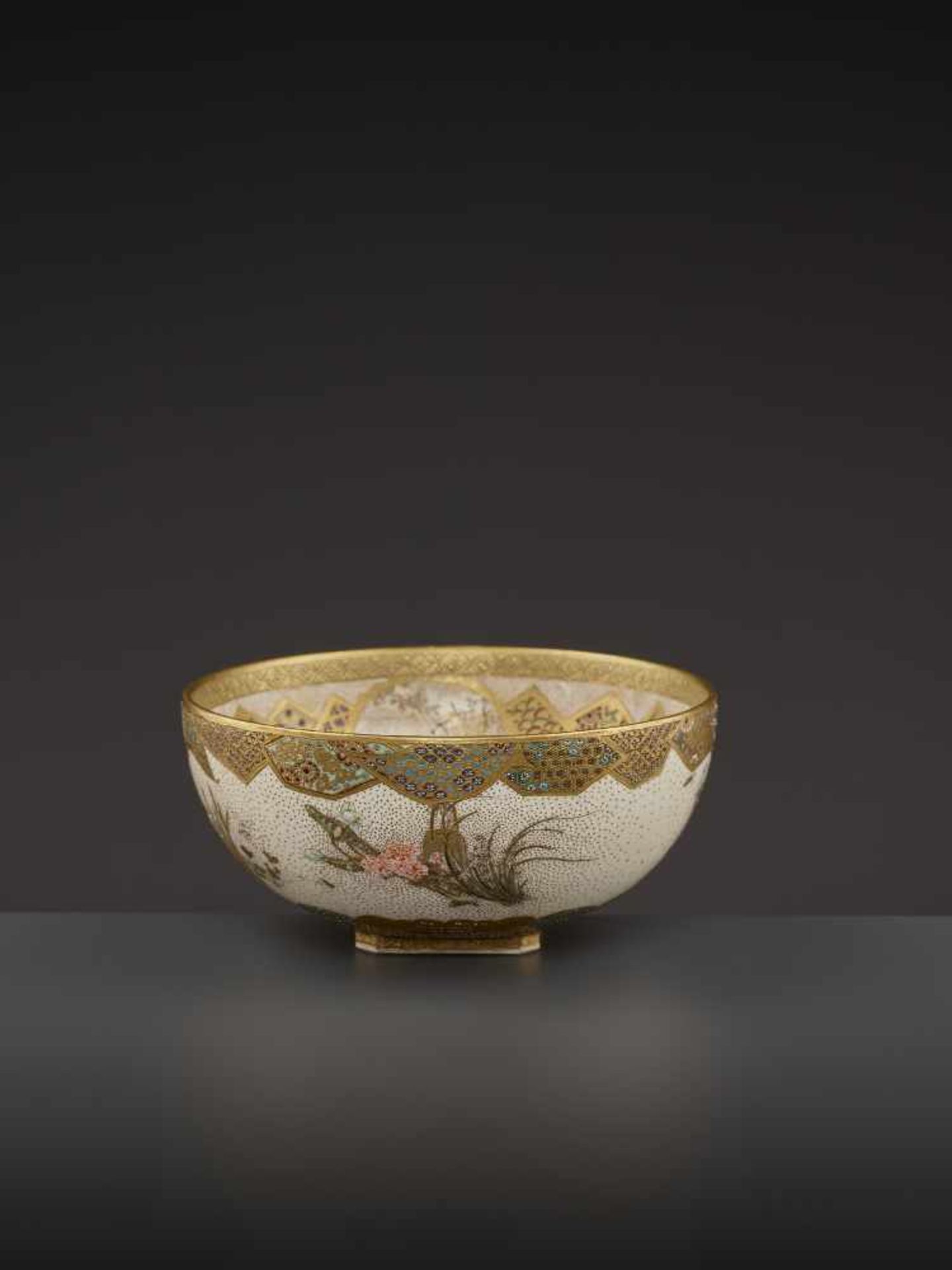 A VERY FINE SATSUMA BOWL Japan, Meiji period (1868-1912). The unsigned bowl resting on an - Image 6 of 8