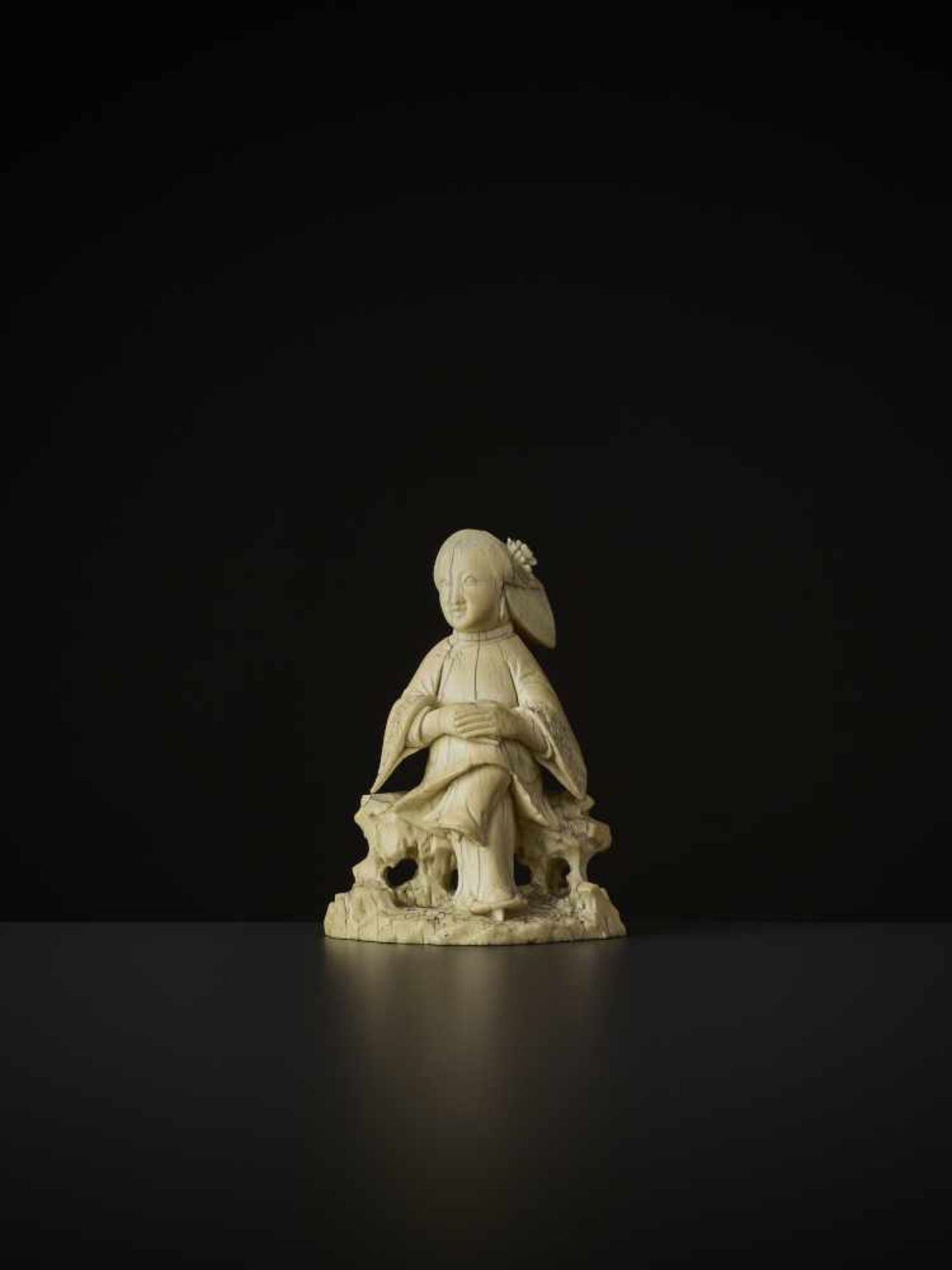 AN IVORY NOBLE LADY, MING China, 17th century. Fine and detailed openwork carving of a lady