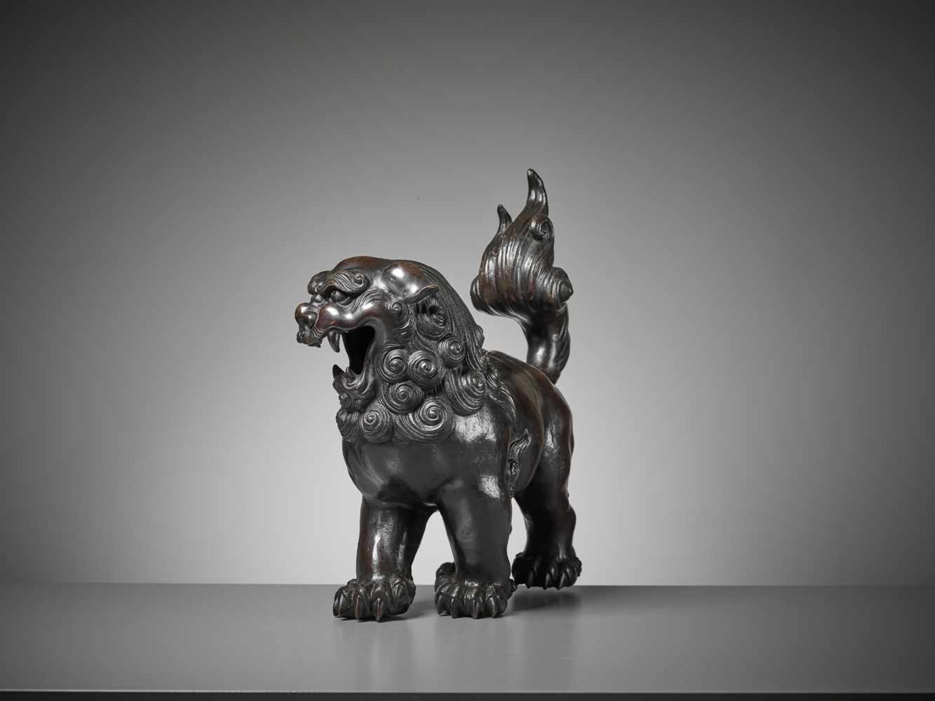 A VERY LARGE BUDDHIST LION BRONZE, MING China, 17th century. Heavily cast bronze of a roaring - Image 3 of 9