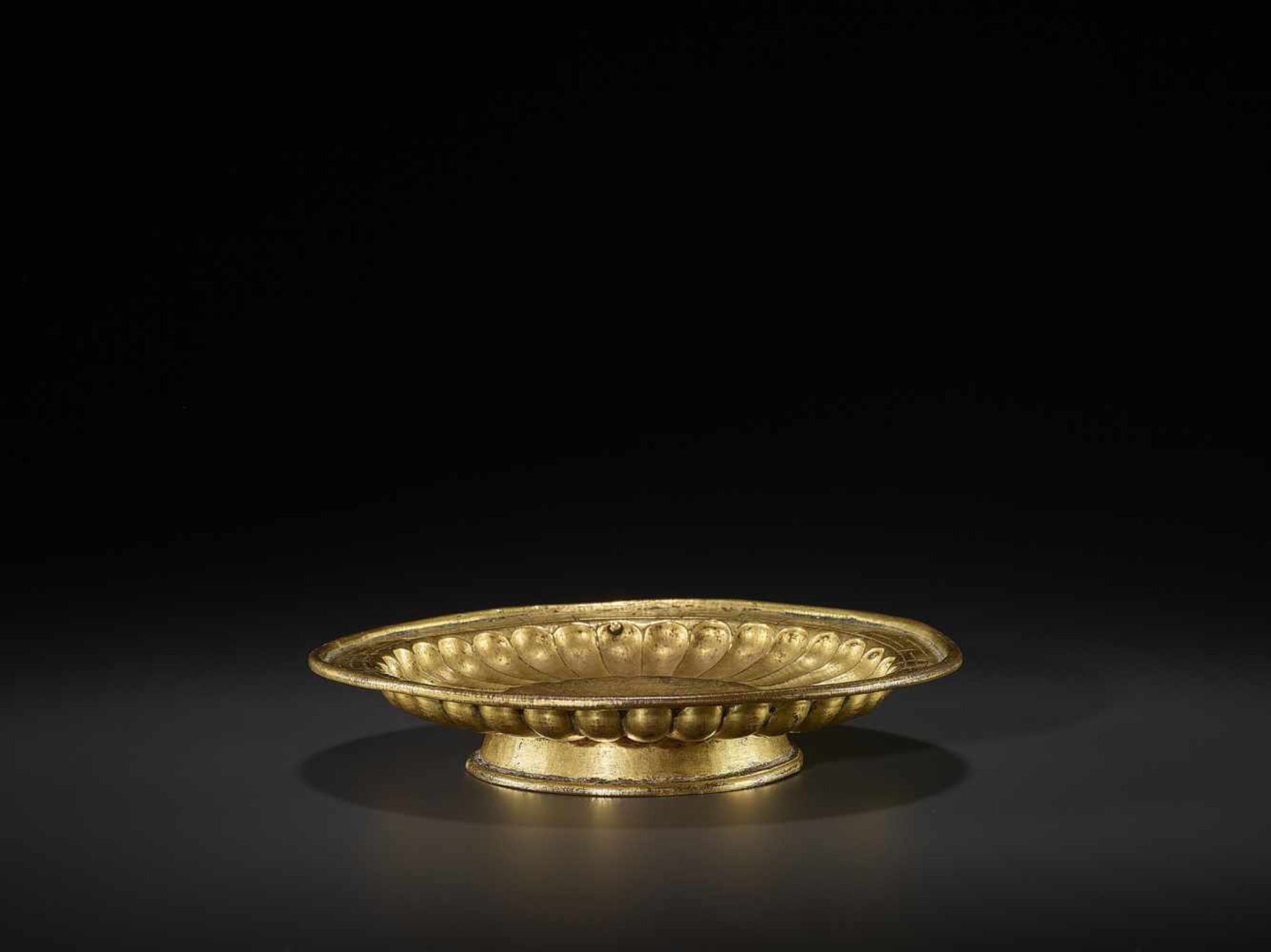 A GILT-BRONZE GANKYIL RITUAL BOWL Tibet, 13th – 14th Century. Finely worked with a central medallion - Image 4 of 8