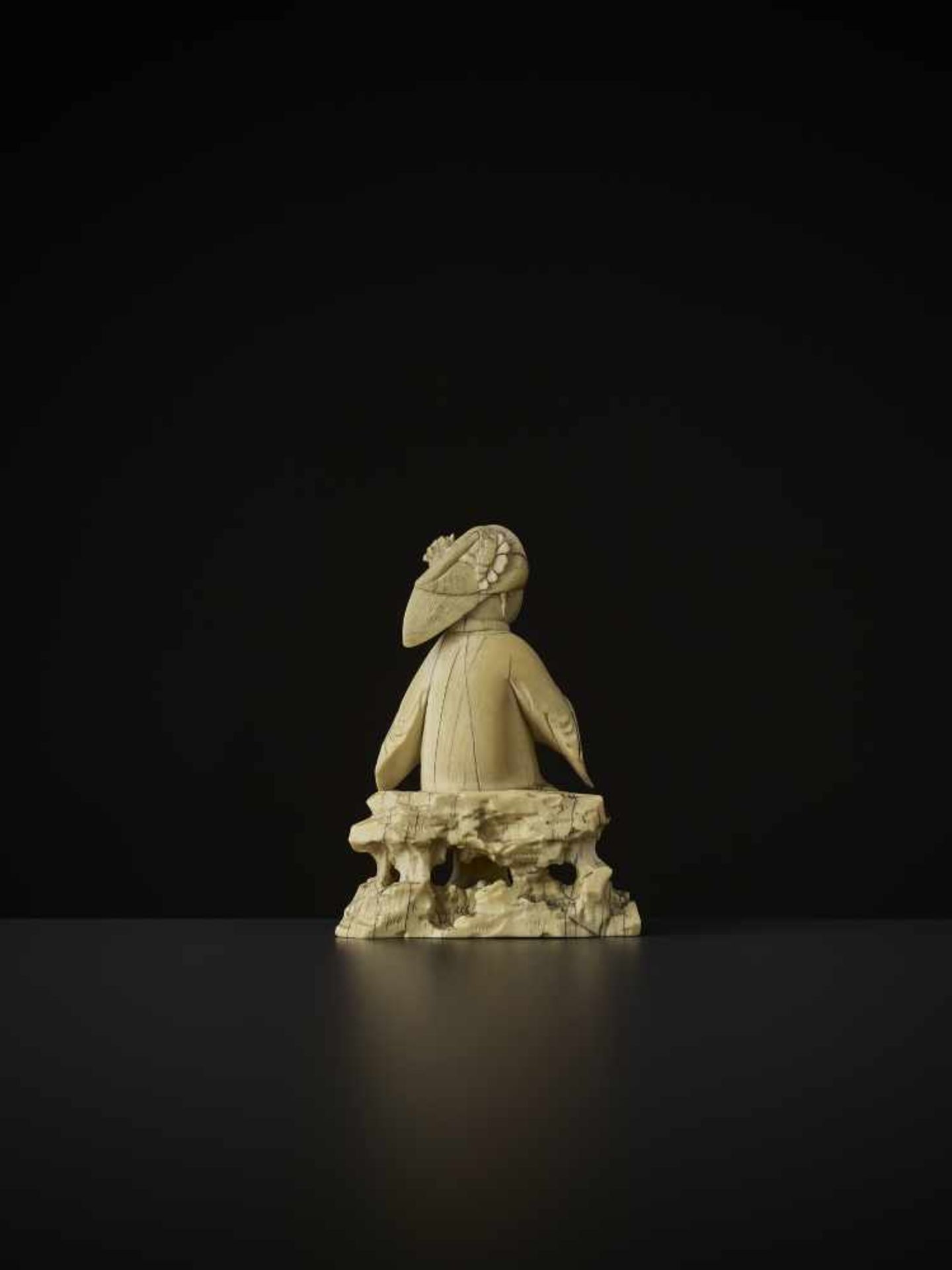 AN IVORY NOBLE LADY, MING China, 17th century. Fine and detailed openwork carving of a lady - Image 4 of 9