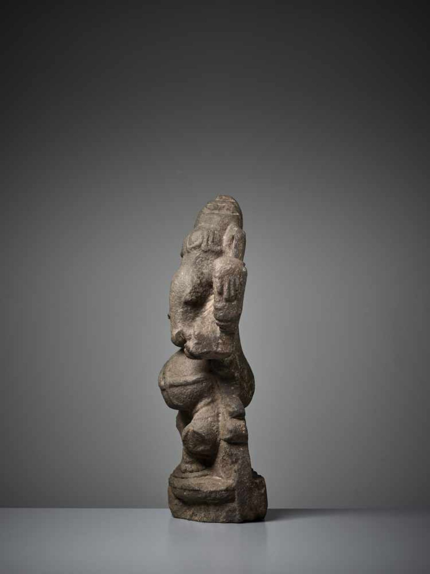 A RARE SANDSTONE STELE OF GANESHA India, 11th – 13th century. Dancing with one leg raised and his - Image 4 of 8