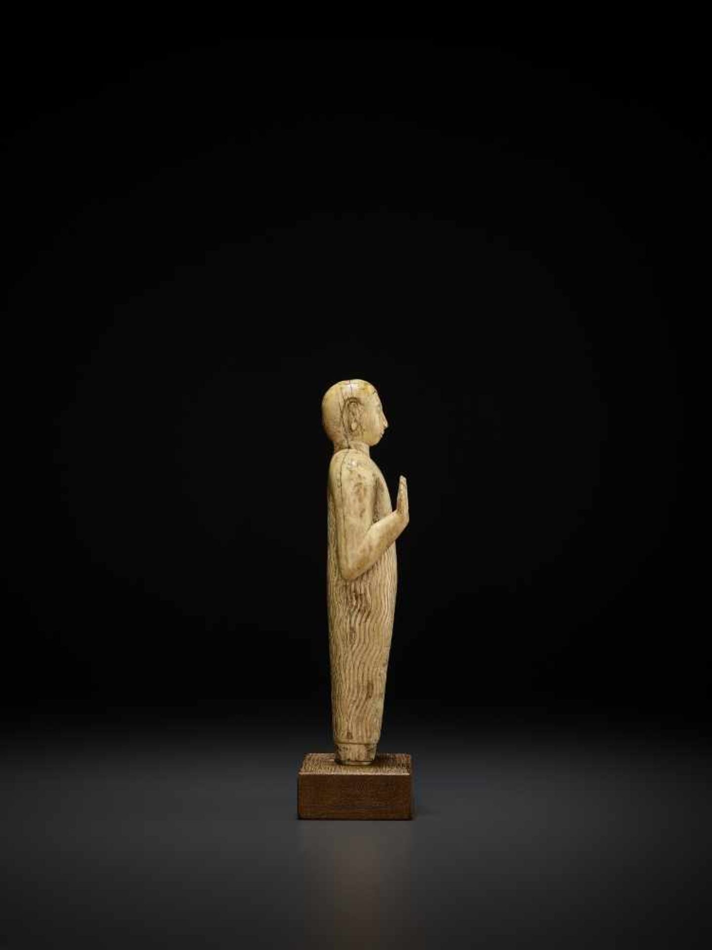 AN IVORY STATUE OF BUDDHA Sri Lanka, Kandy period, late 17th to mid-18th century. Finely carved - Image 4 of 8