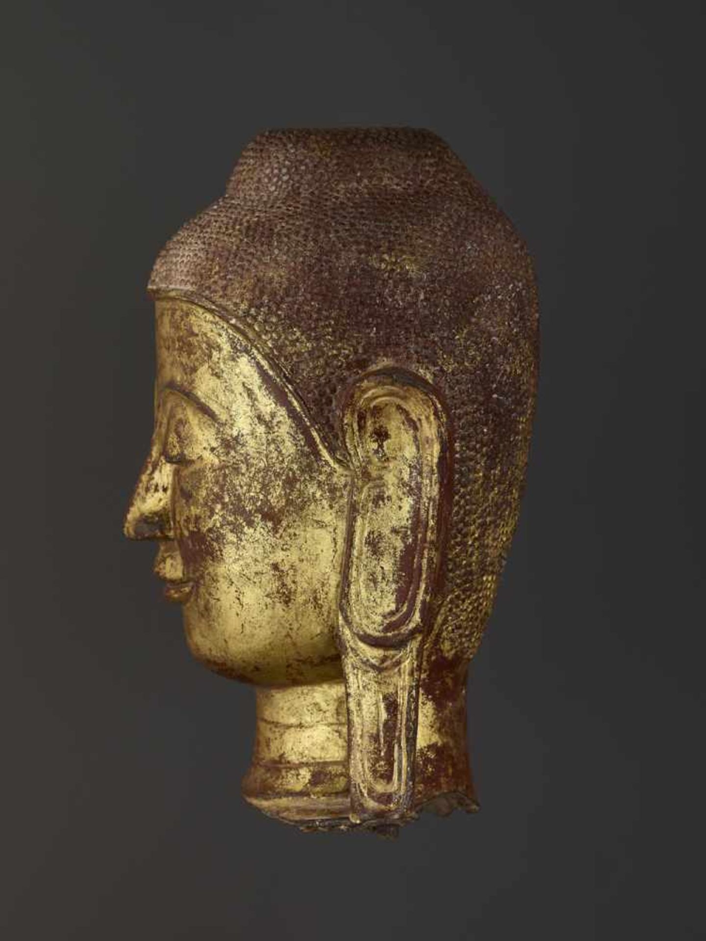 A RARE DRY LACQUER HEAD OF BUDDHA Burma, 18th – earlier 19th century. A large and finely gilt - Image 3 of 9
