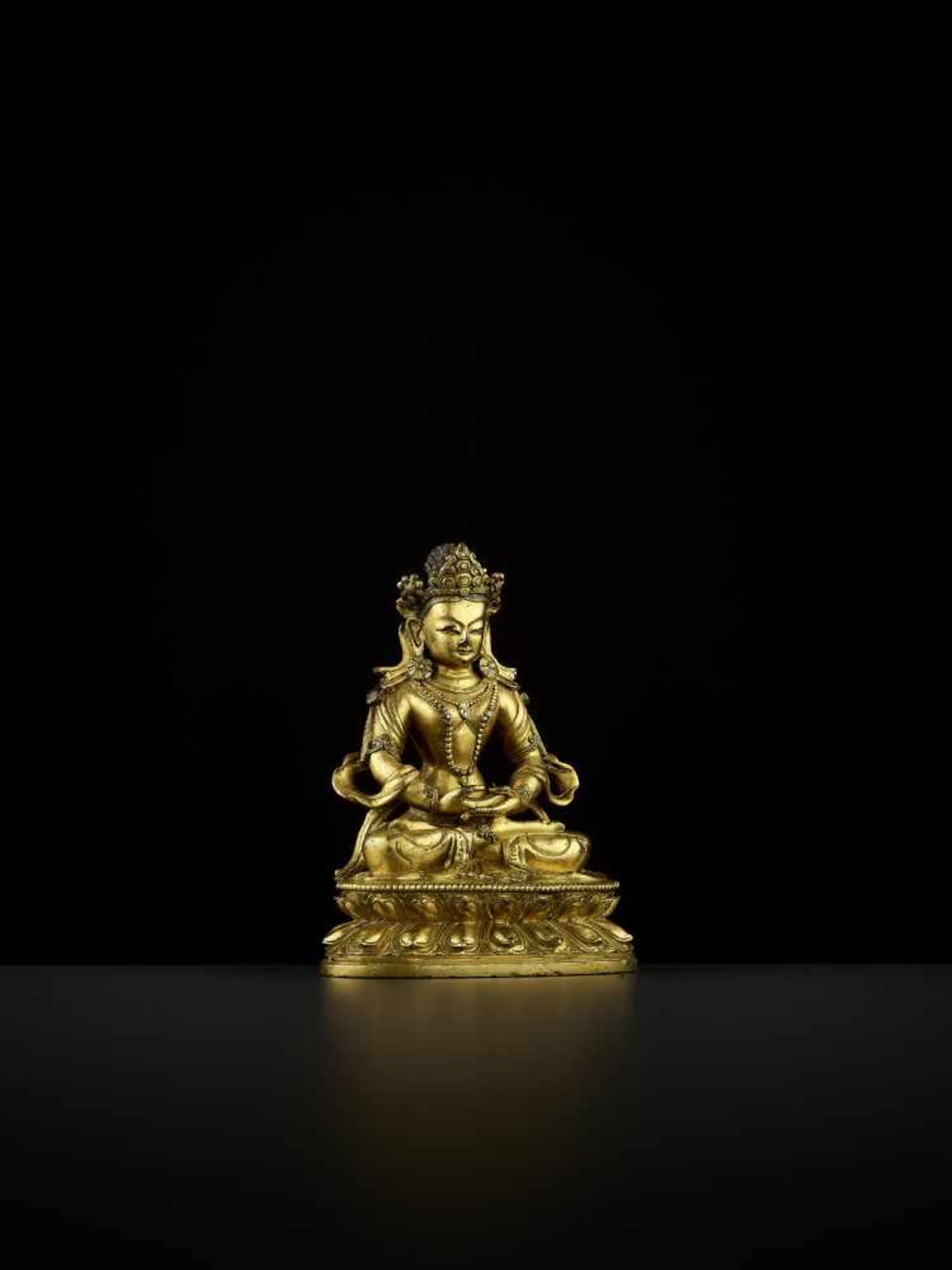 A GILT-BRONZE AMITAYUS, 18TH CENTURY China. Finely and heavily cast seated in dhyanasana on a - Image 6 of 8