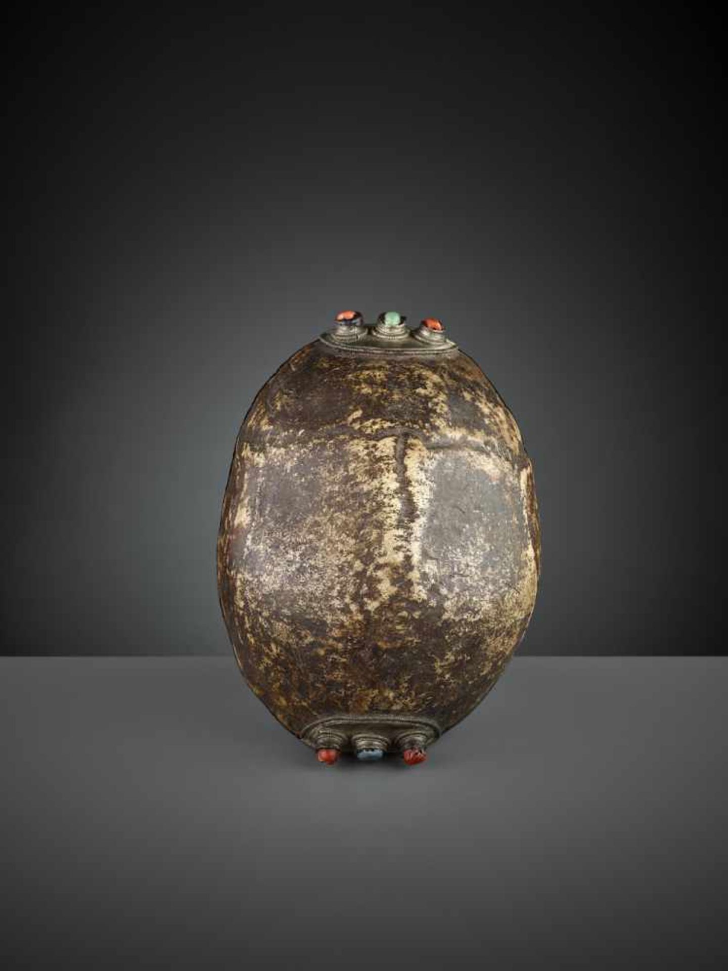 KAPALA WITH COVER AND STAND Tibet, 19th century. A fine ensemble, increasingly difficult to find. - Image 19 of 19