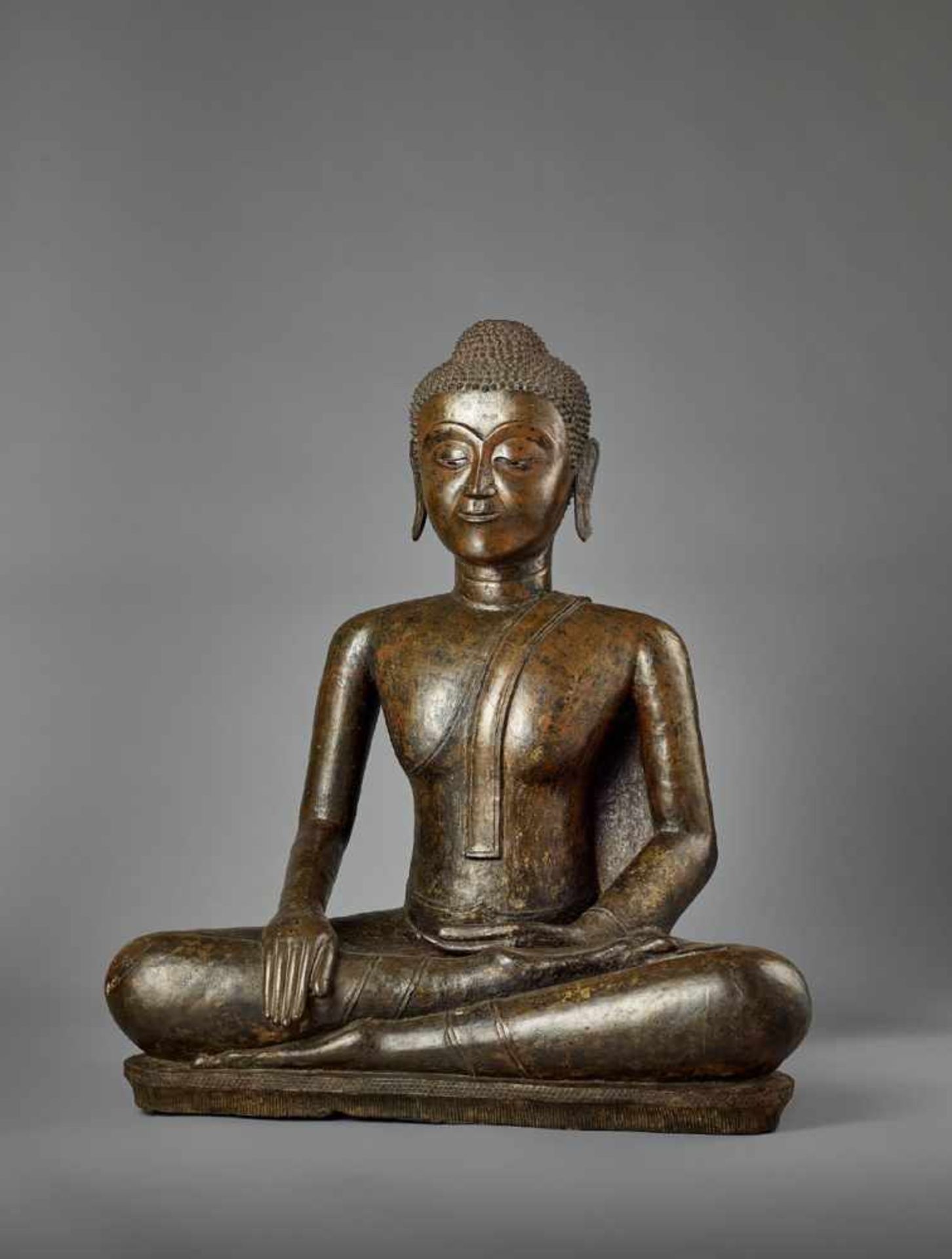 A VERY LARGE BUDDHA SHAKYAMUNI BRONZE Thailand, Kingdom of Ayudhya, 16th – 18th century. The