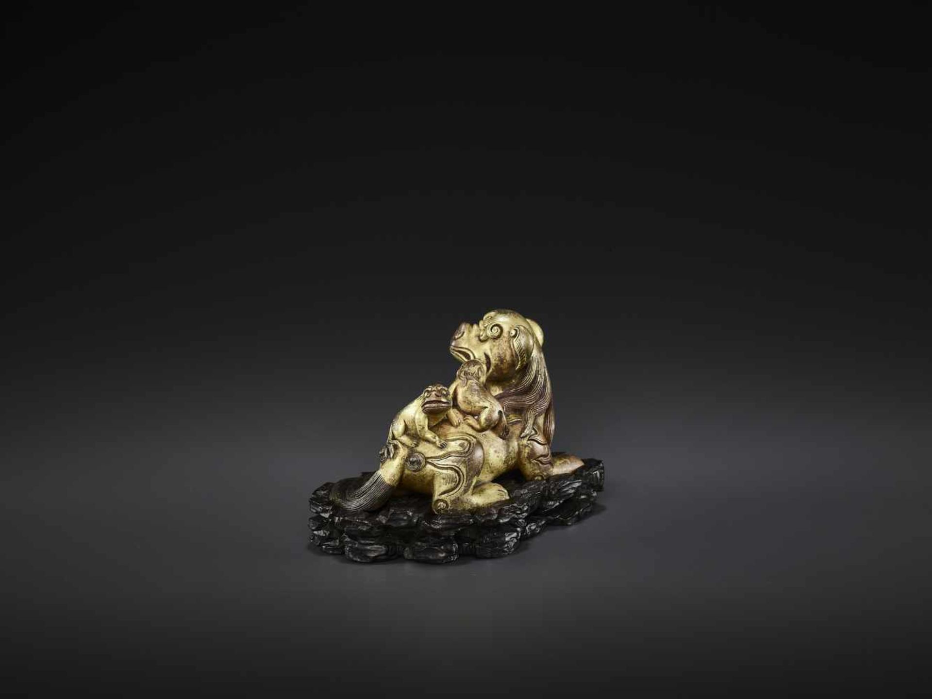 A FINE BUDDHIST LION GILT-BRONZE SCROLL WEIGHT, KANGXI China, 1662-1722. The mythical beast finely - Image 6 of 12