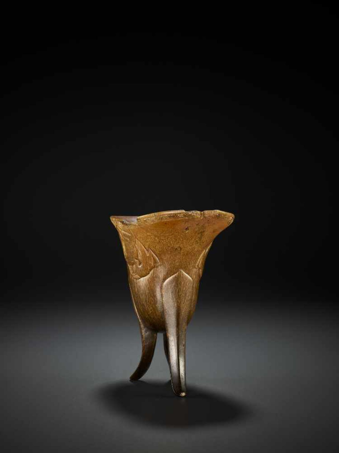 AN ARCHAISTIC RHINOCEROS HORN LIBATION CUP, JUE China, 17th – early 18th century. This cup, in the - Image 10 of 14