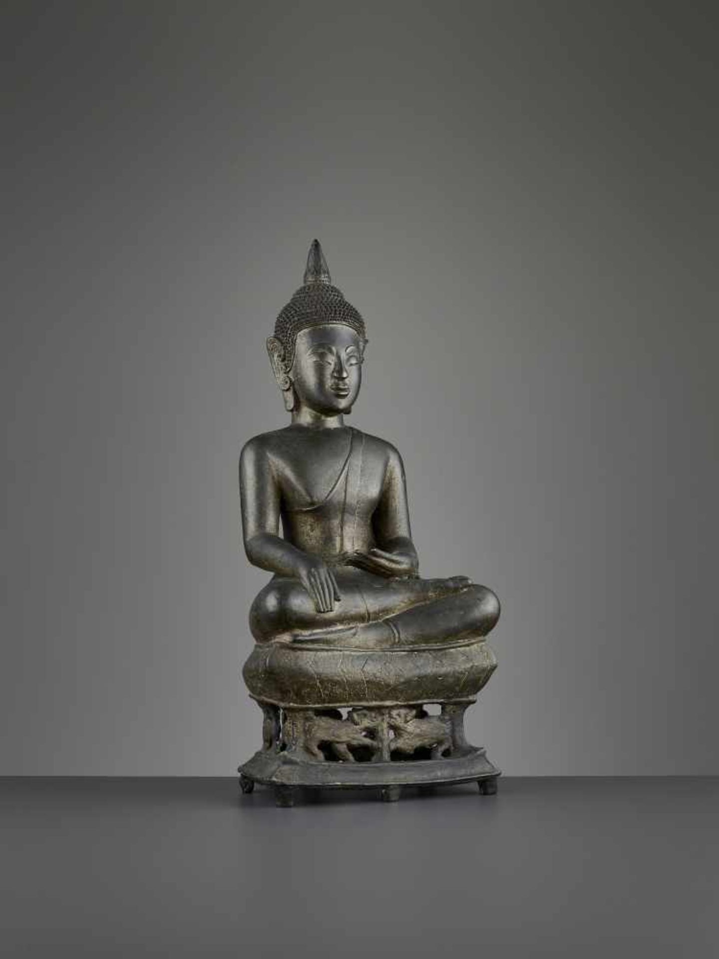 A BUDDHA SHAKYAMUNI BRONZE, LAOS Laos or Northern Thailand, 17th century. The massively cast - Image 8 of 10