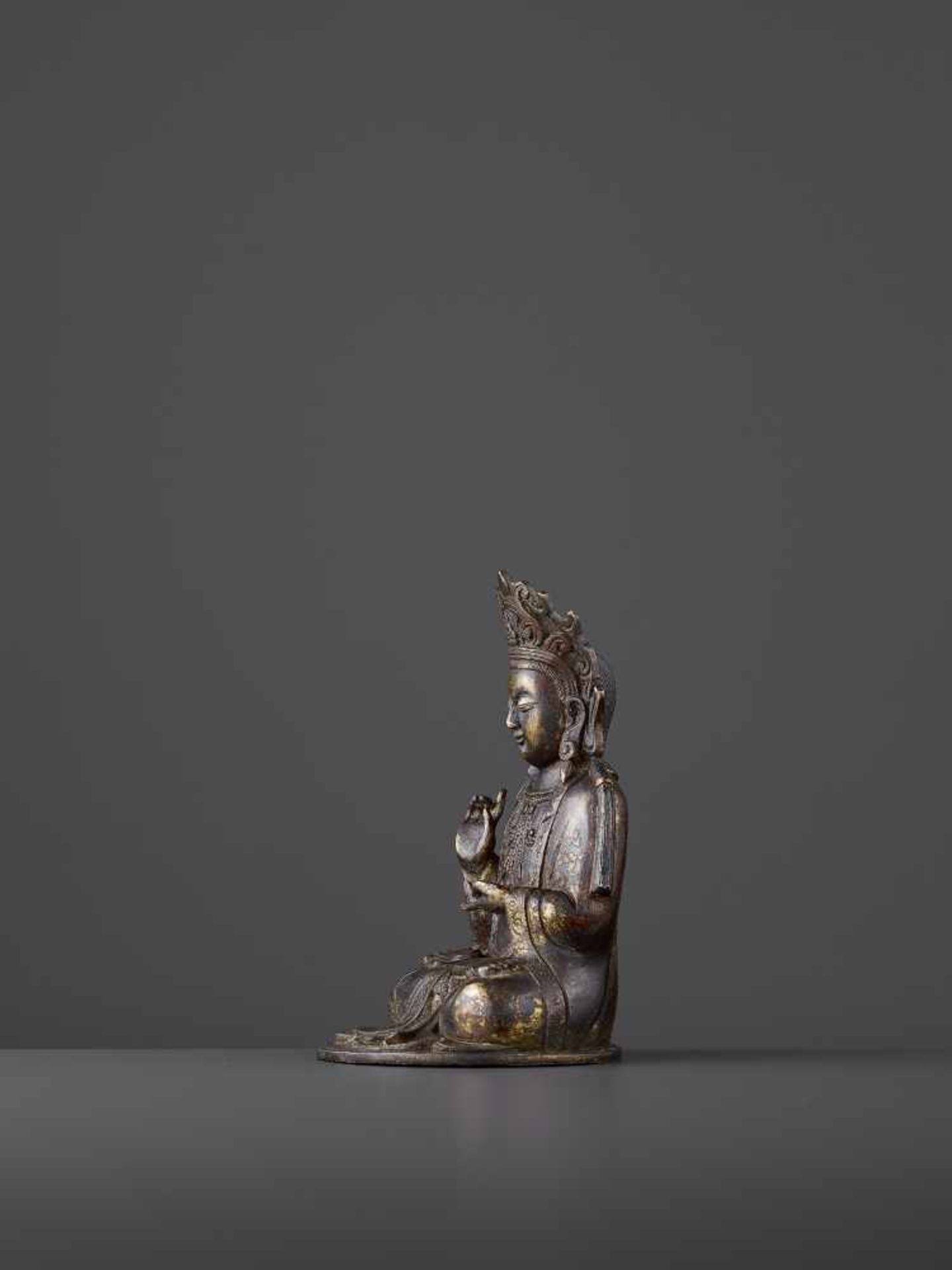 A FINELY CAST BRONZE GUANYIN, MING China, 1368-1644. The figure seated in padmasana, the right - Image 4 of 9