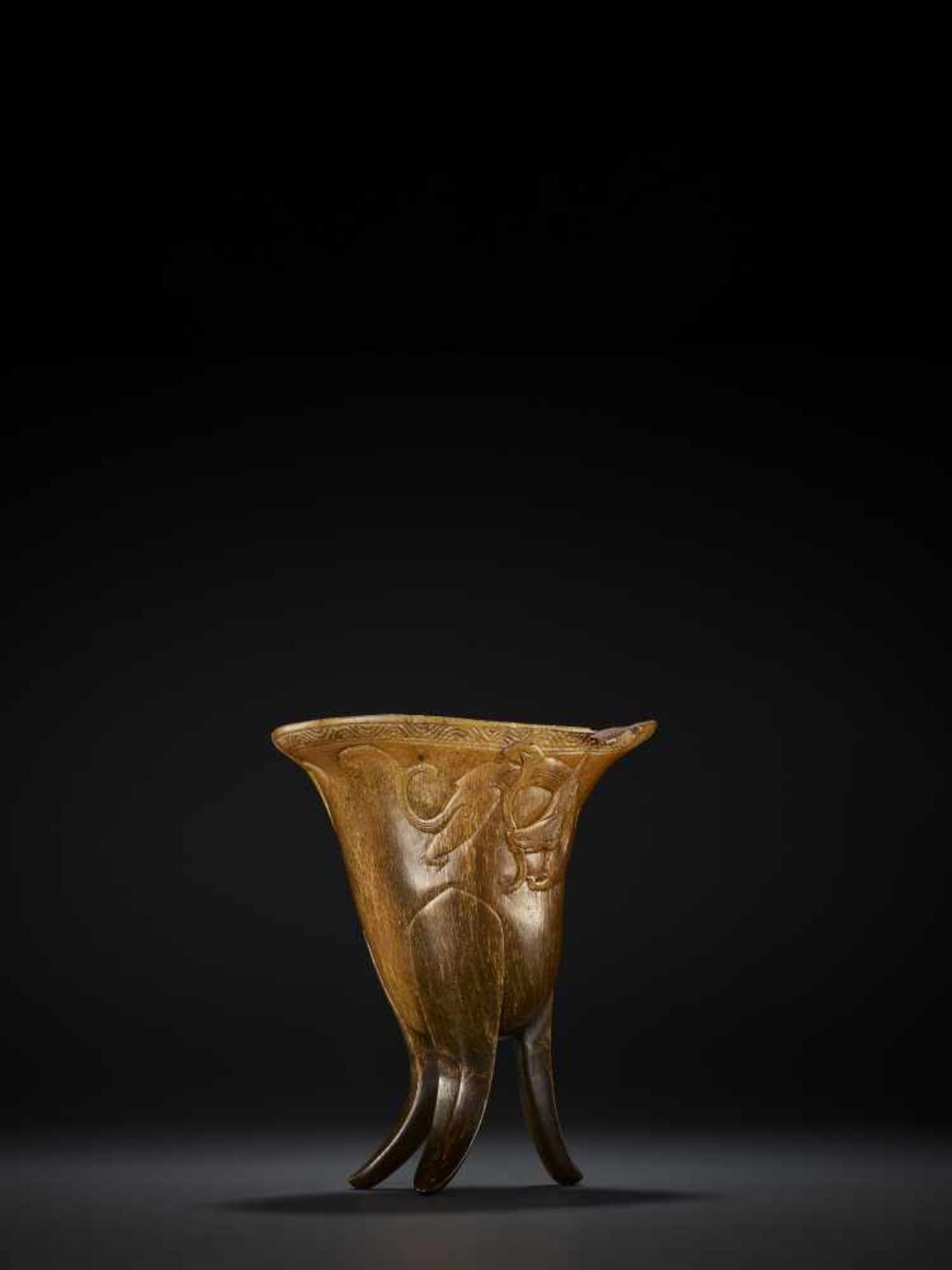 AN ARCHAISTIC RHINOCEROS HORN LIBATION CUP, JUE China, 17th – early 18th century. This cup, in the - Image 5 of 14