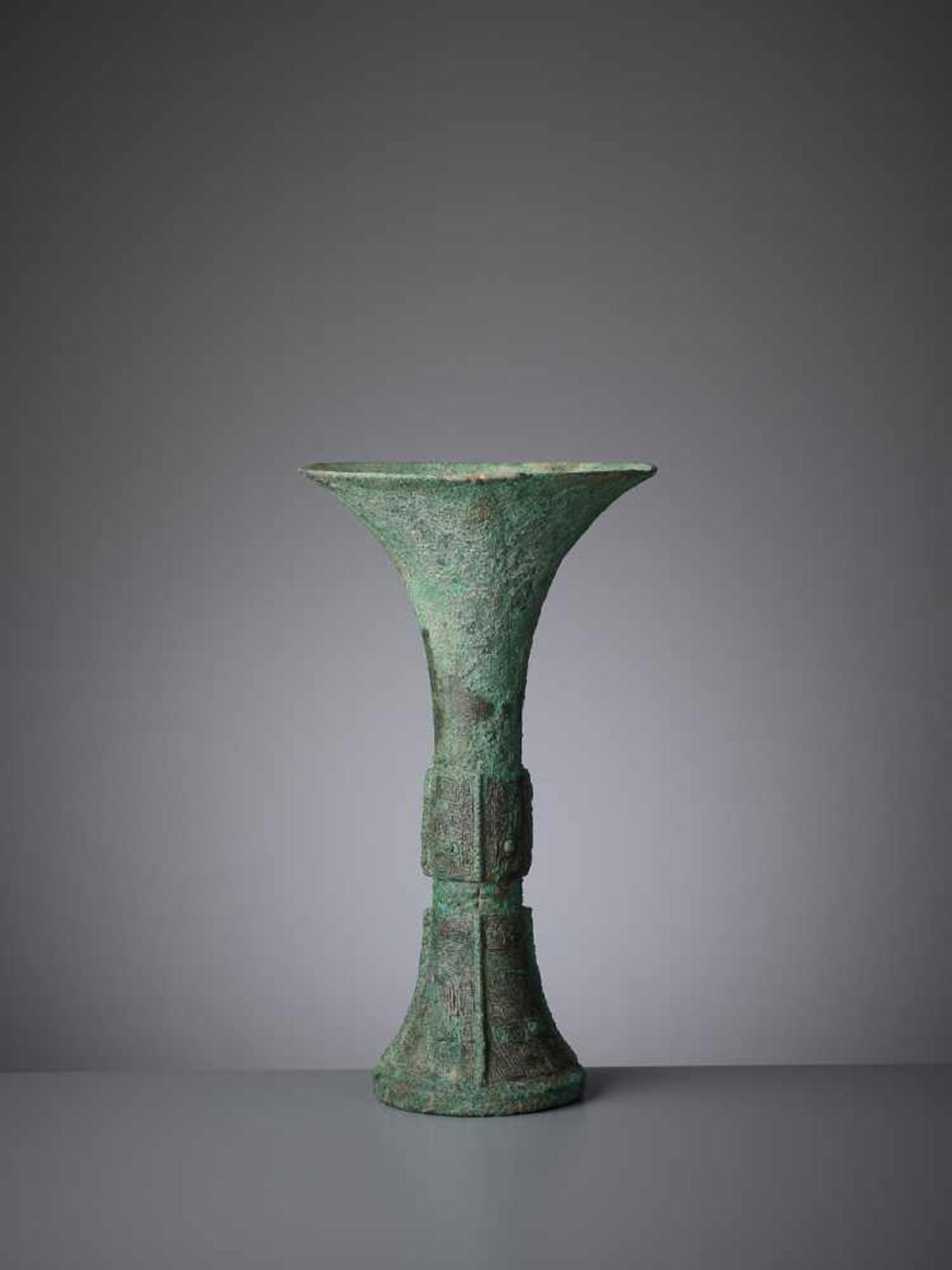 A BRONZE RITUAL WINE VESSEL, GU, SHANG DYNASTY China, late Shang dynasty, 13th-11th century BC. - Image 4 of 12