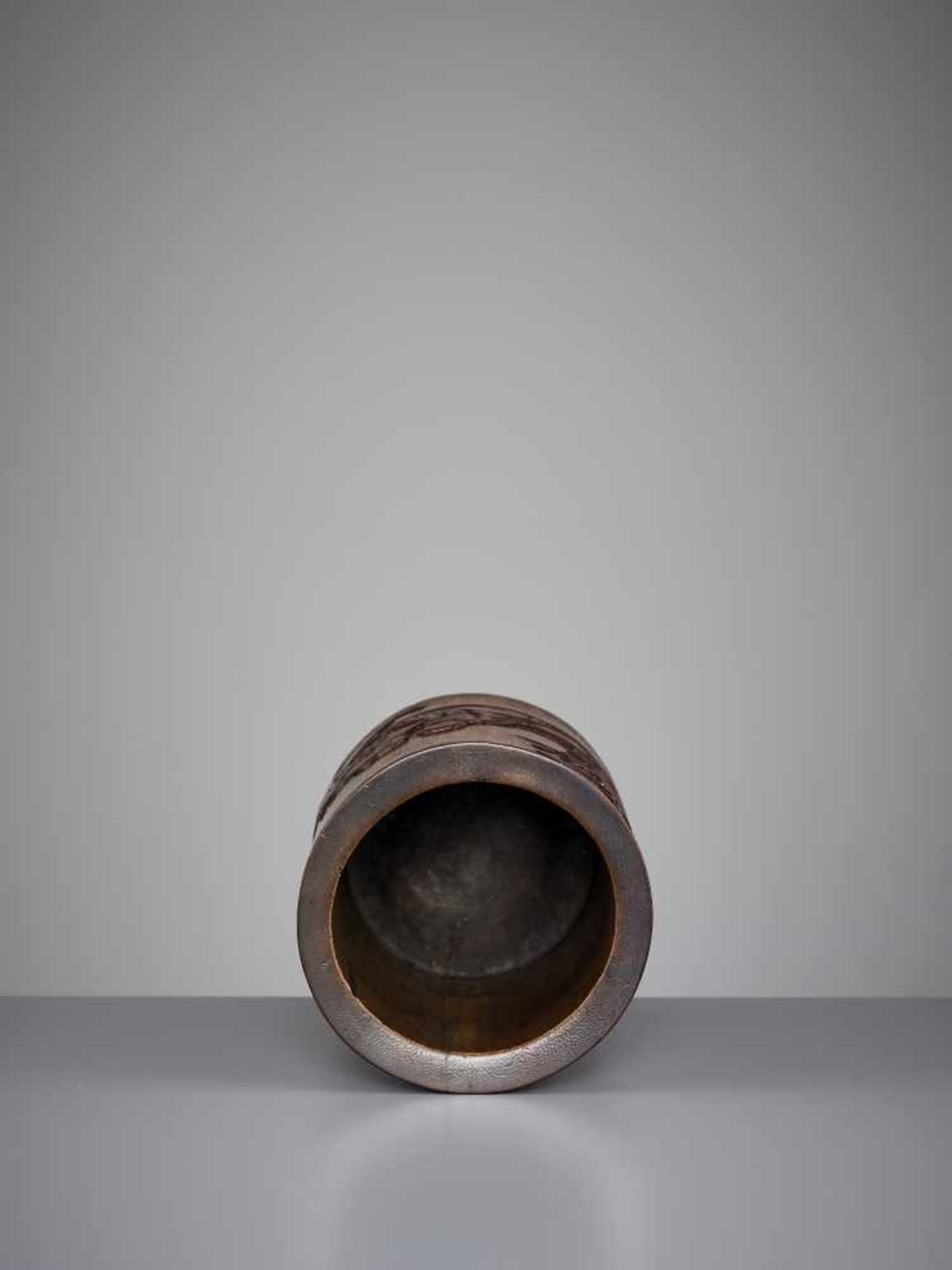 A BAMBOO BRUSHPOT 17TH/18TH CENTURY China. Of cylindrical form, the exterior well carved in - Image 8 of 10