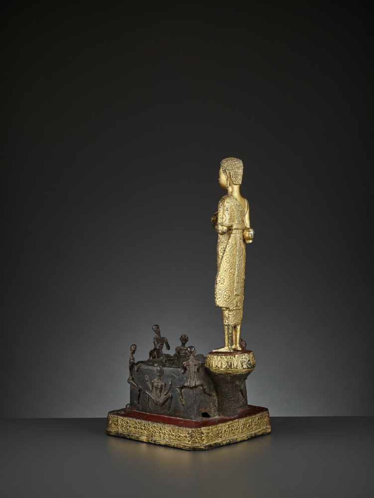 BUDDHA AND THE WELL OF DOOM Thailand, Ratanakosin, 19th century. A massive gilt and lacquered bronze - Image 8 of 12