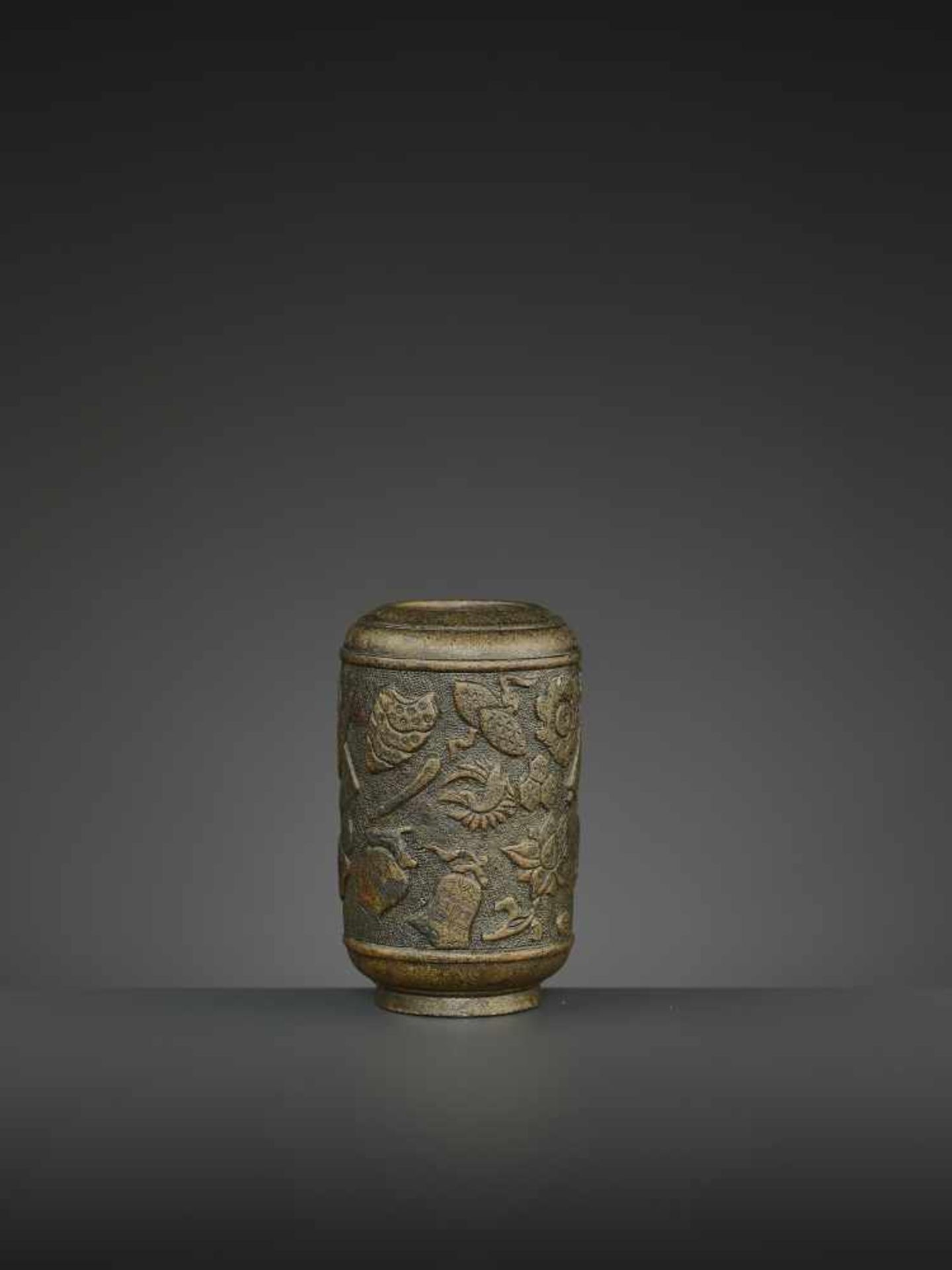 A HU WENMING BRONZE VASE, BAJIXIANG China, Wanli period, 1573-1619. The vessel finely cast with - Image 7 of 11