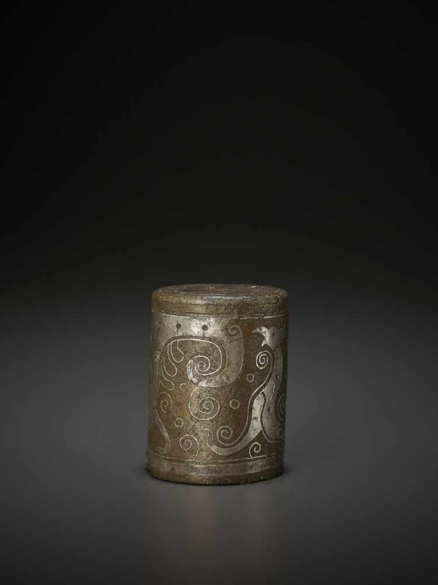 A SILVER-INLAID BRONZE CHARIOT FITTING, HAN China, Early western Han Dynasty, 3rd century BC. Of - Image 3 of 9