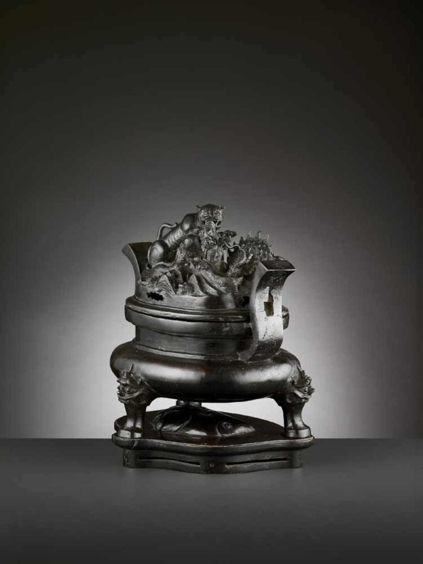 A LARGE BRONZE TRIPOD CENSER AND COVER, MING China, 16th-17th century. The bombé body is raised on - Image 4 of 11