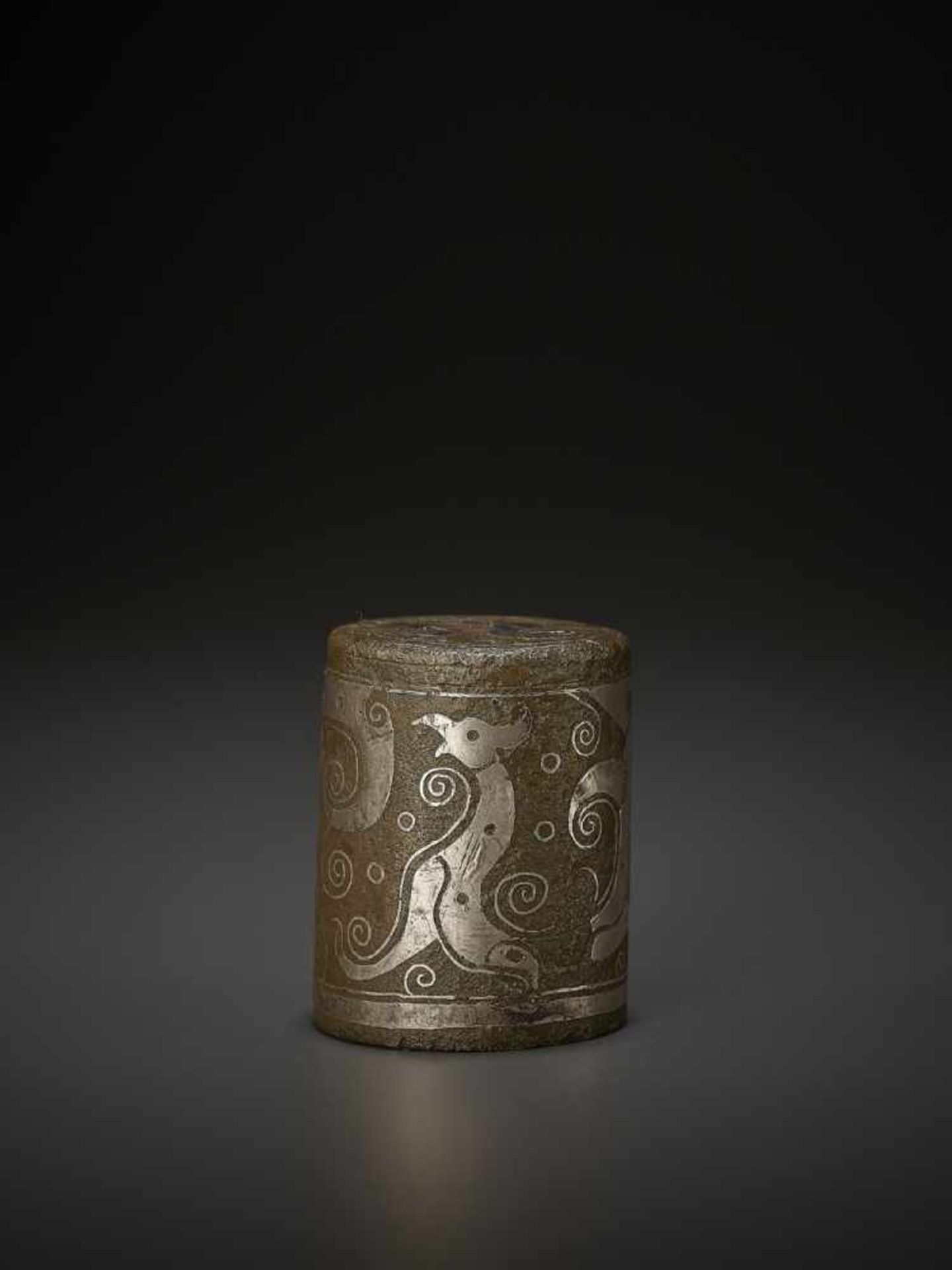 A SILVER-INLAID BRONZE CHARIOT FITTING, HAN China, Early western Han Dynasty, 3rd century BC. Of - Image 4 of 9