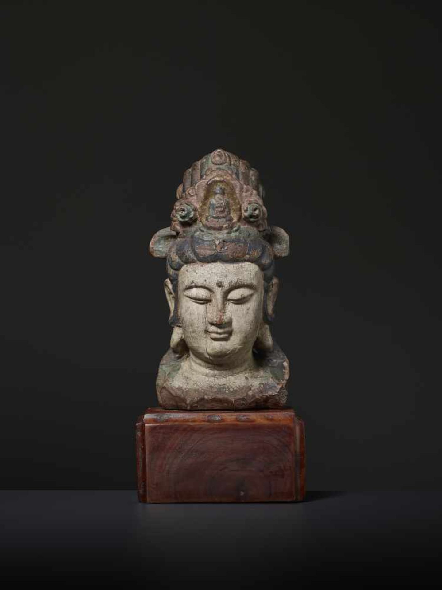 A LACQUERED WOOD HEAD OF GUANYIN, MING China, 1368-1644. The bodhisattva is carved with a high - Image 2 of 7