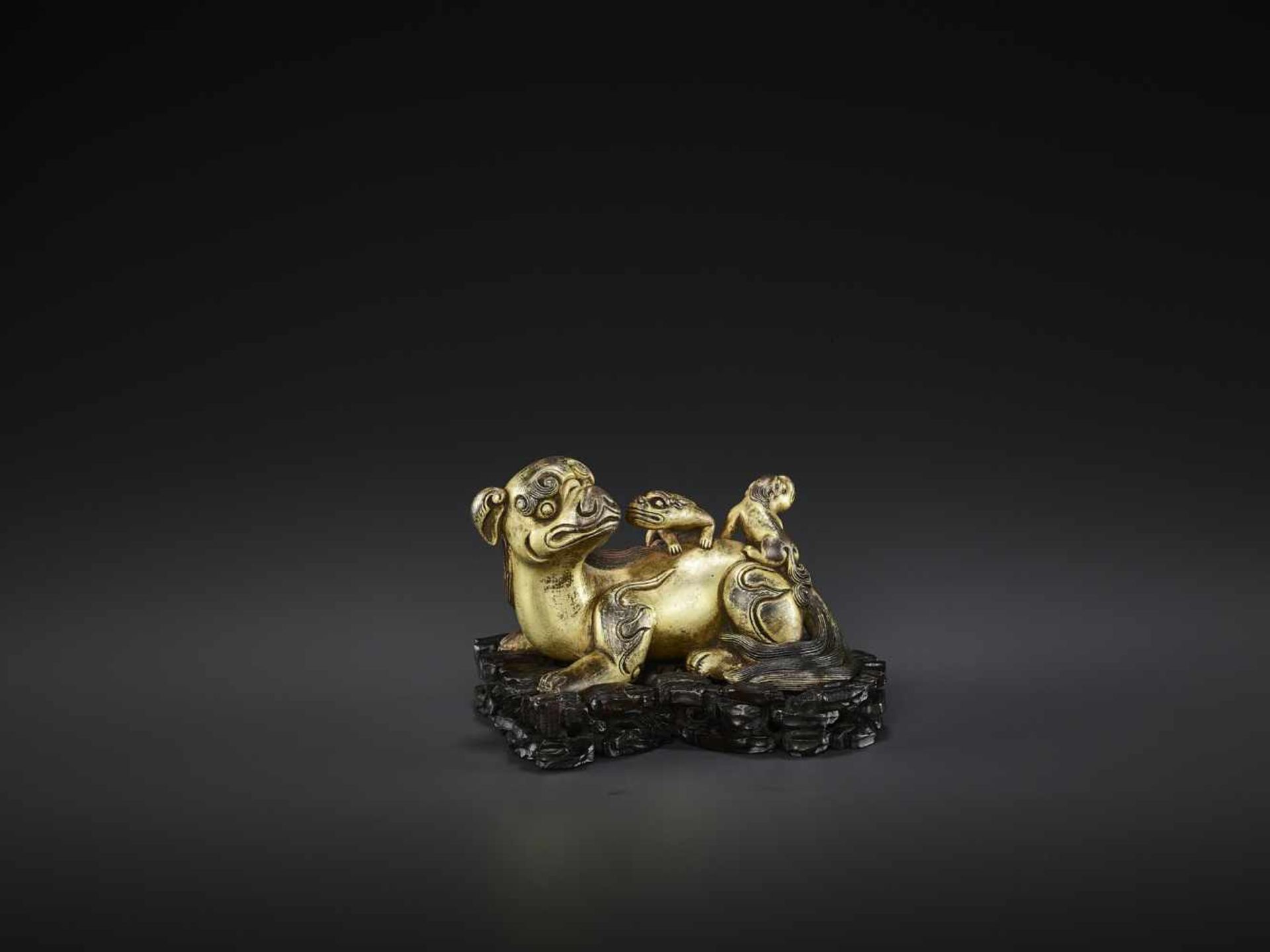 A FINE BUDDHIST LION GILT-BRONZE SCROLL WEIGHT, KANGXI China, 1662-1722. The mythical beast finely - Image 10 of 12