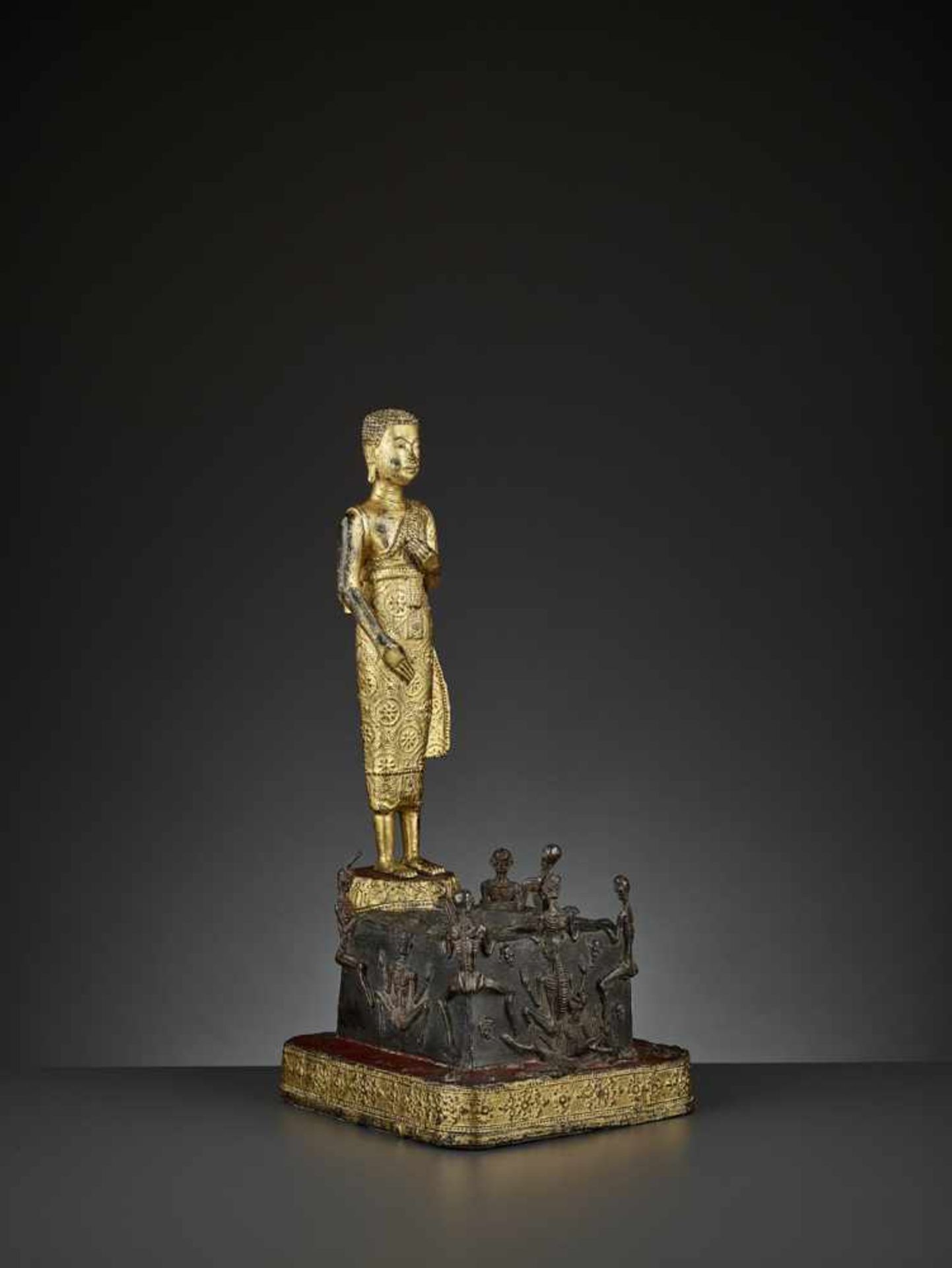 BUDDHA AND THE WELL OF DOOM Thailand, Ratanakosin, 19th century. A massive gilt and lacquered bronze - Image 4 of 12