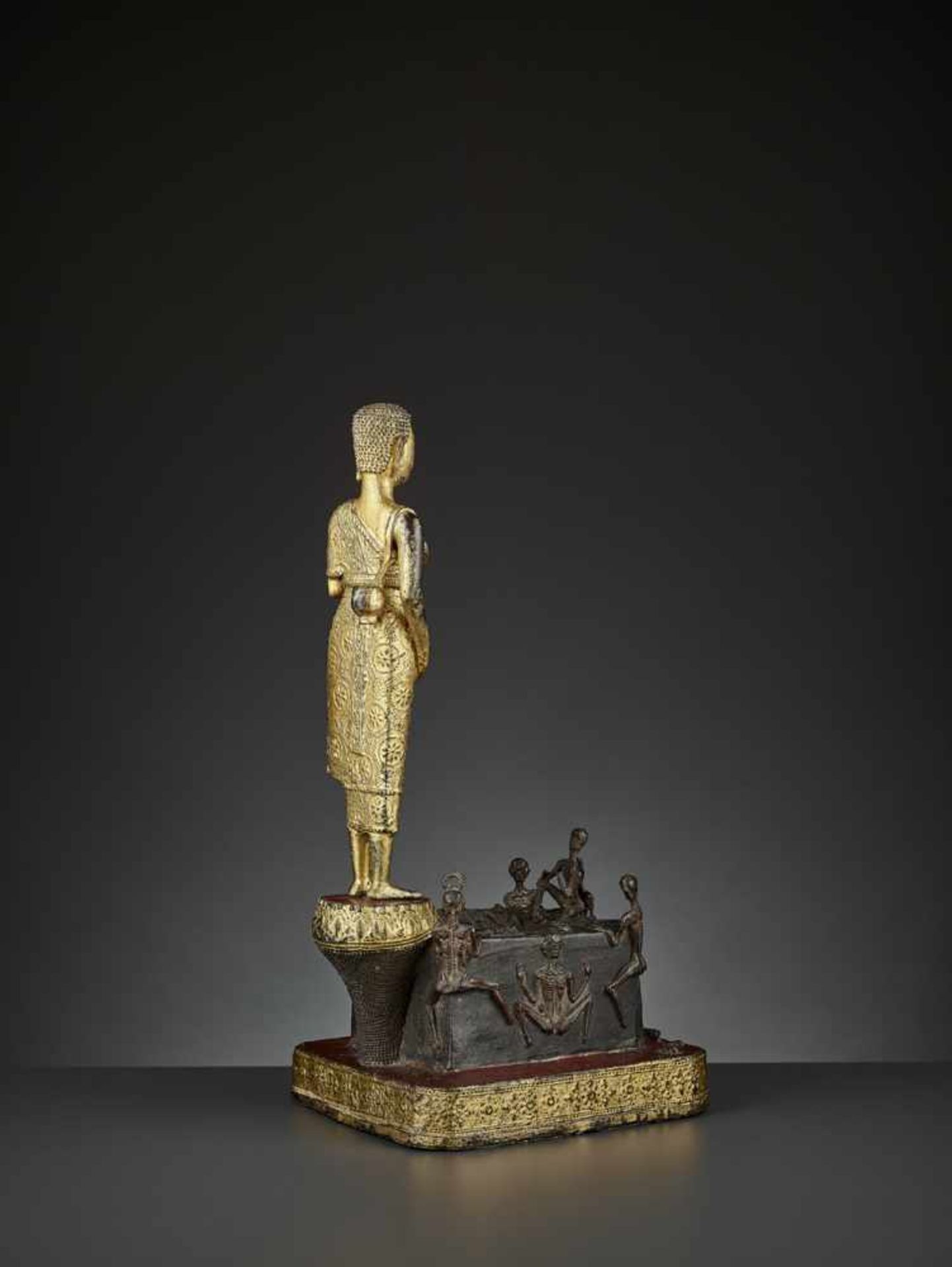 BUDDHA AND THE WELL OF DOOM Thailand, Ratanakosin, 19th century. A massive gilt and lacquered bronze - Image 6 of 12