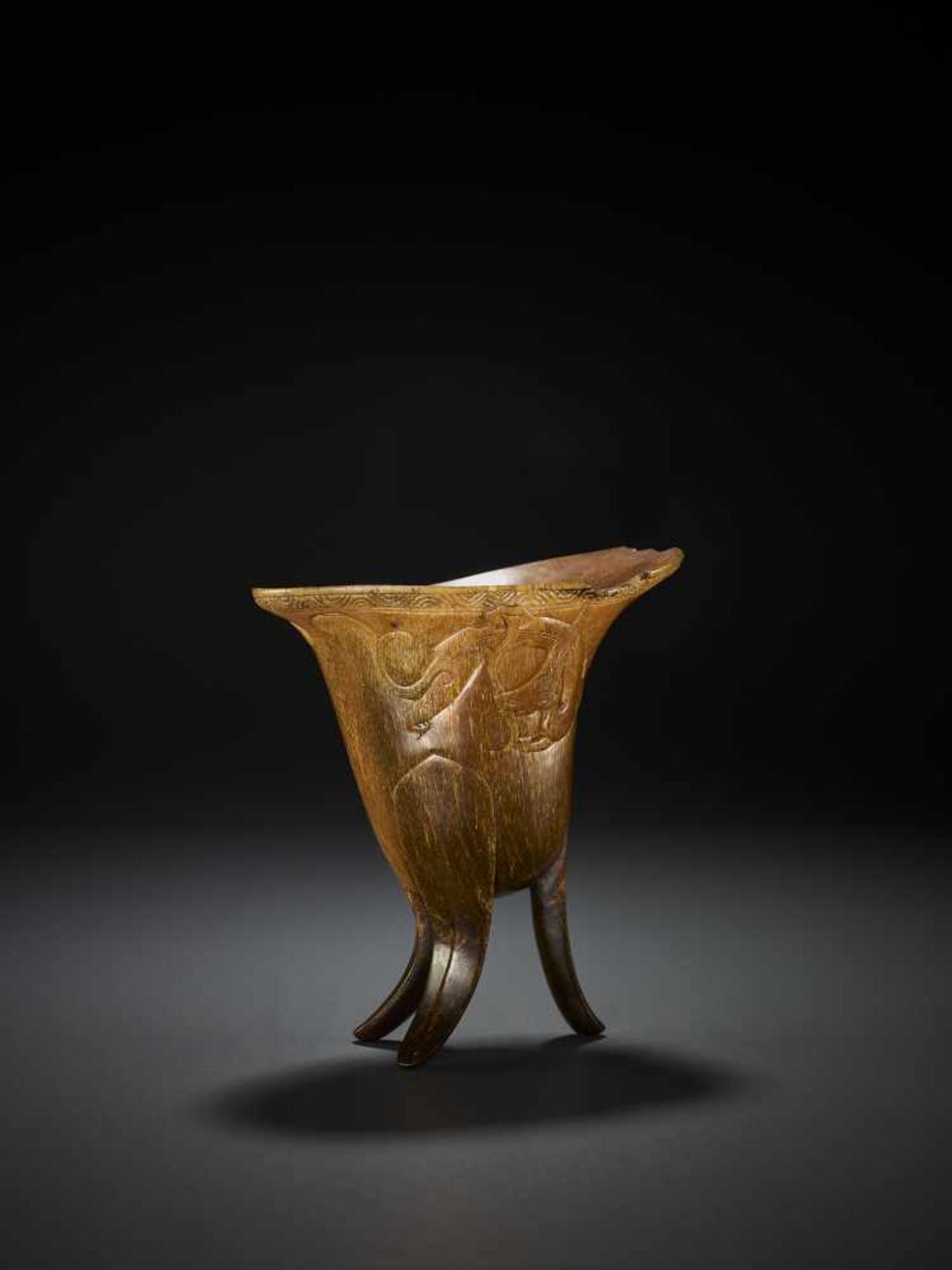 AN ARCHAISTIC RHINOCEROS HORN LIBATION CUP, JUE China, 17th – early 18th century. This cup, in the - Image 9 of 14