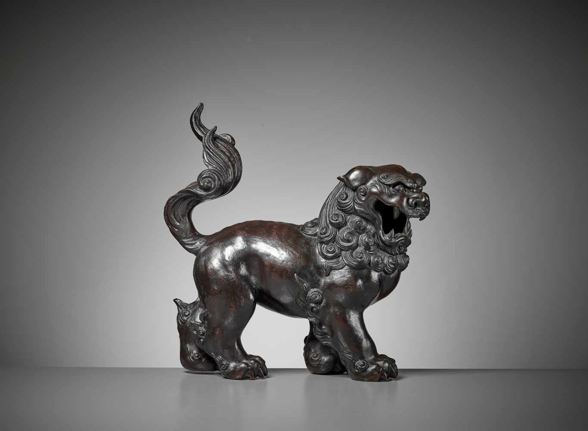 A VERY LARGE BUDDHIST LION BRONZE, MING China, 17th century. Heavily cast bronze of a roaring - Image 5 of 9