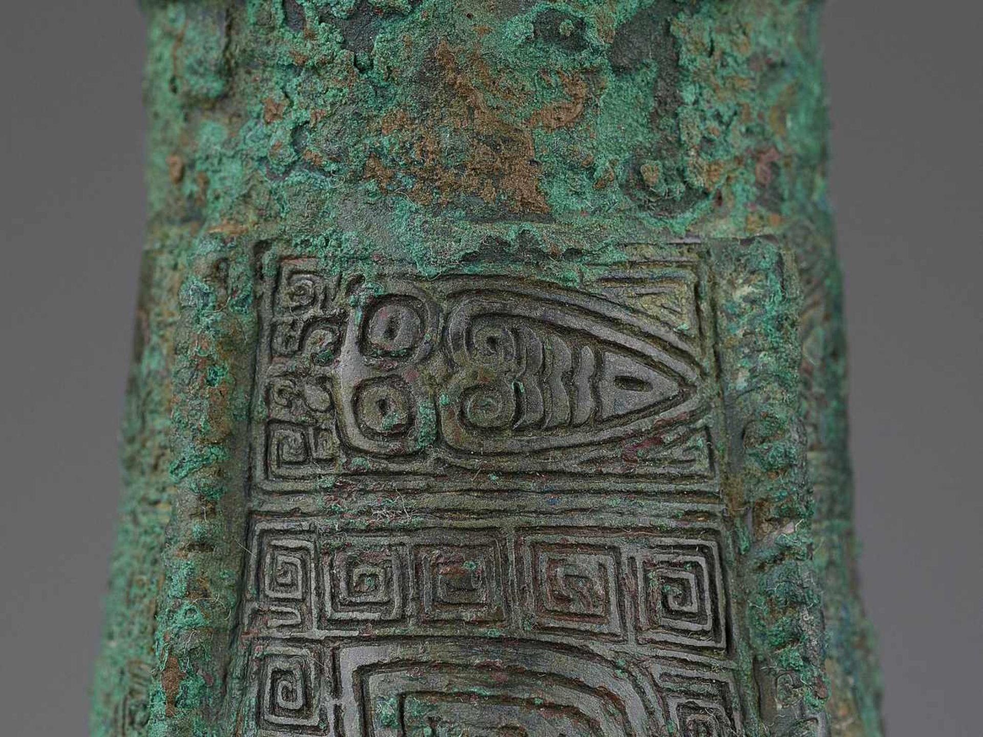 A BRONZE RITUAL WINE VESSEL, GU, SHANG DYNASTY China, late Shang dynasty, 13th-11th century BC. - Image 7 of 12