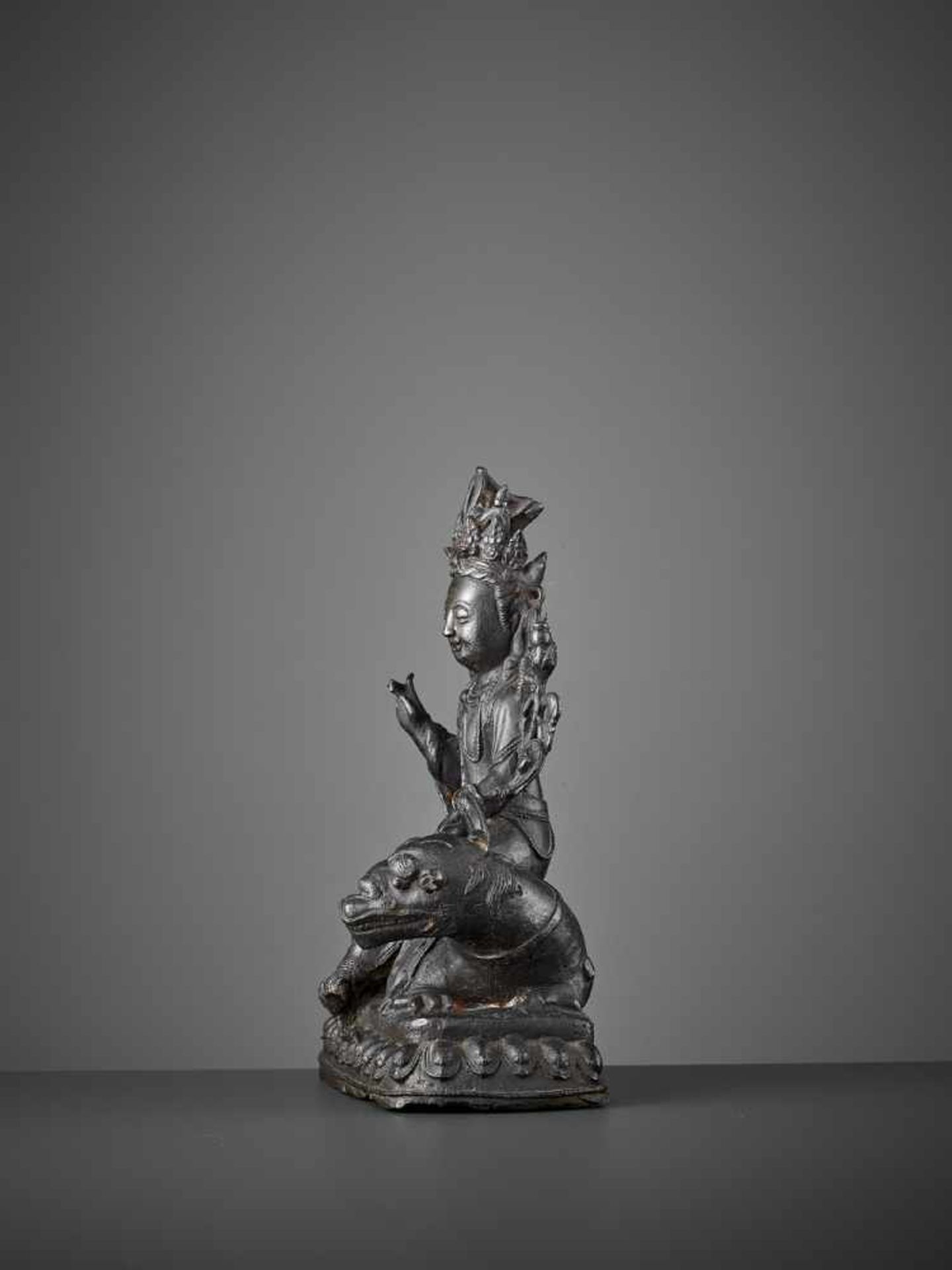 A BRONZE FIGURE OF WENSHU, MING DYNASTY China, 1368-1644. The bejeweled Wisdom Bodhisattva is cast - Image 5 of 10