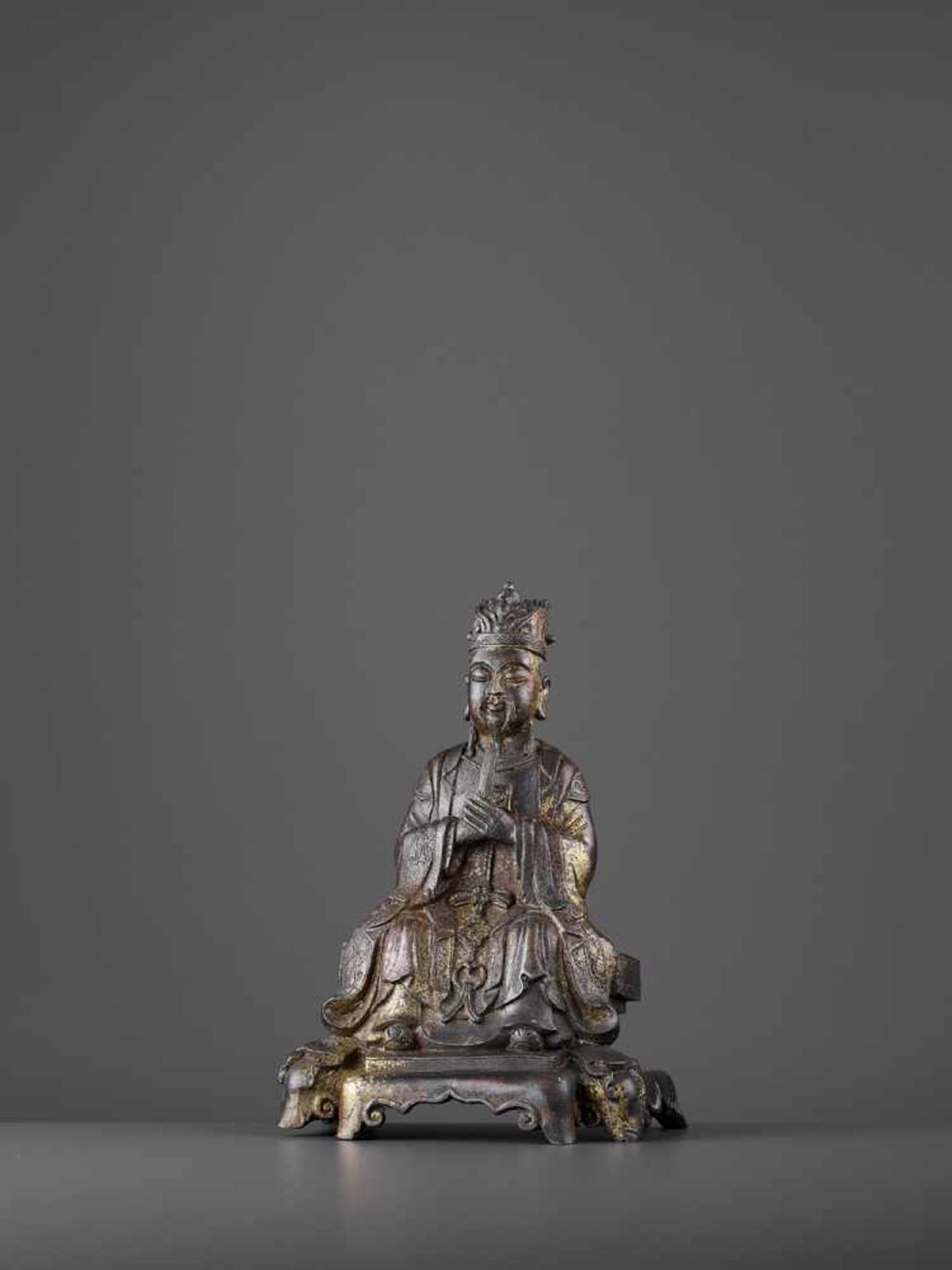 A BRONZE OF A DAOIST IMMORTAL, MING China, 16th -17th century. The sage cast seated as a dignitary - Image 6 of 11