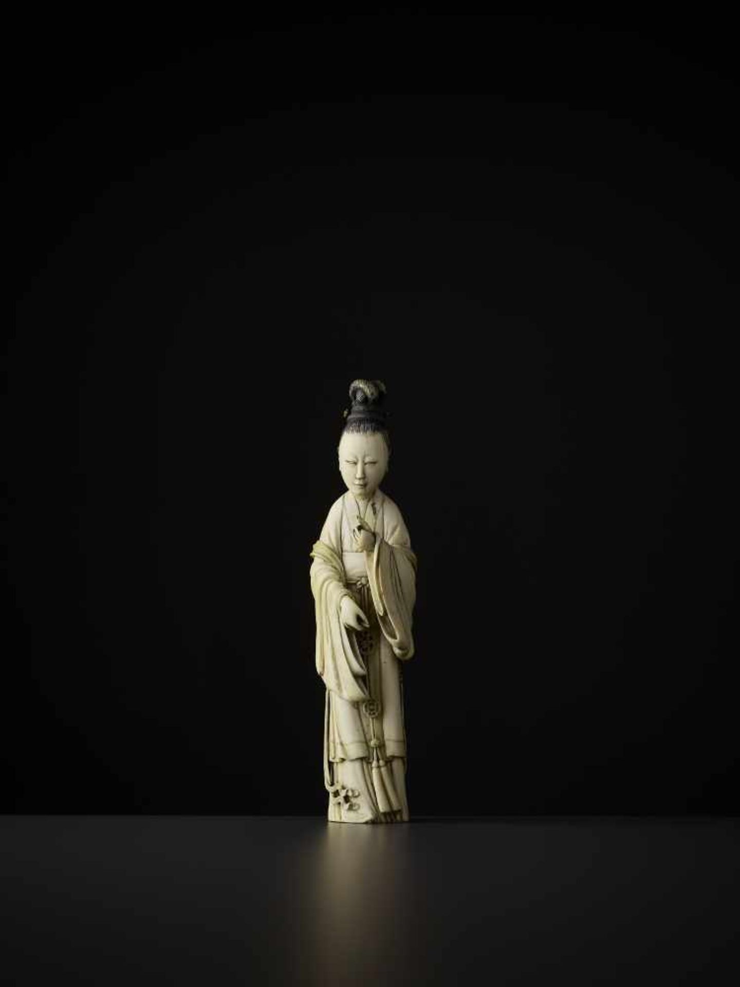 A FINE IVORY COURT LADY China, 18th century. The slender lady elegantly carved with her hair tied - Image 2 of 12