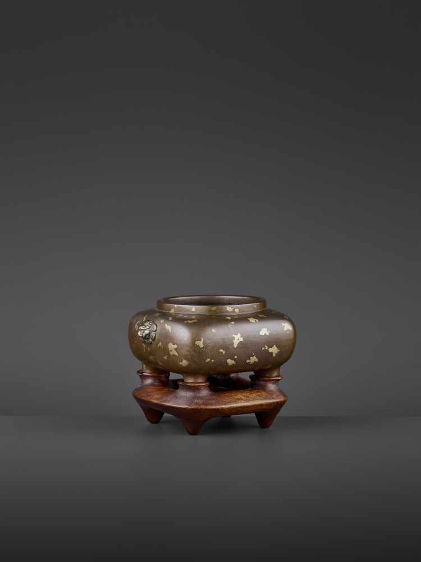 A GOLD-SPLASHED CENSER, 18TH CENTURY China. The square body with low rounded sides rising from