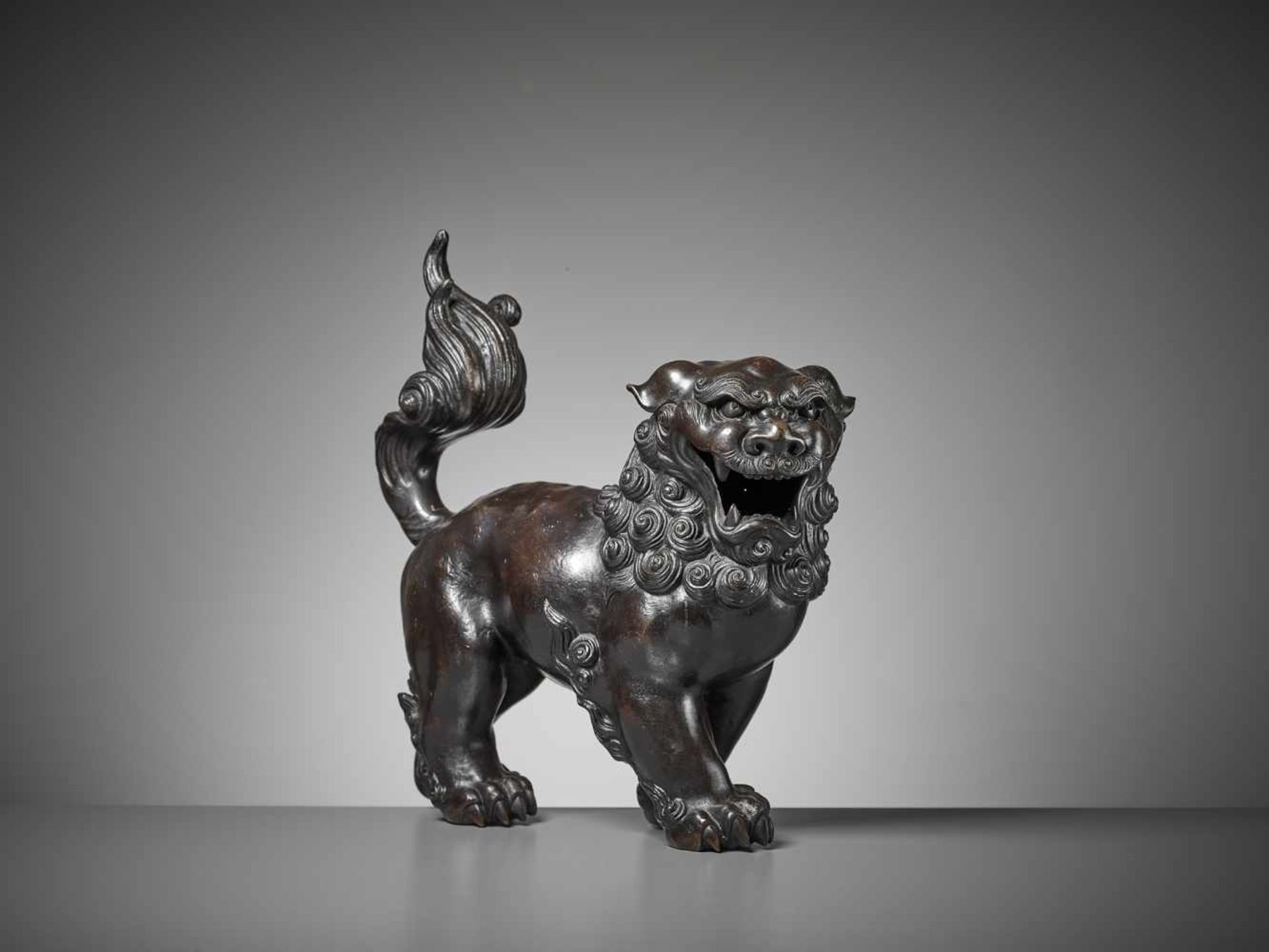 A VERY LARGE BUDDHIST LION BRONZE, MING China, 17th century. Heavily cast bronze of a roaring - Image 2 of 9