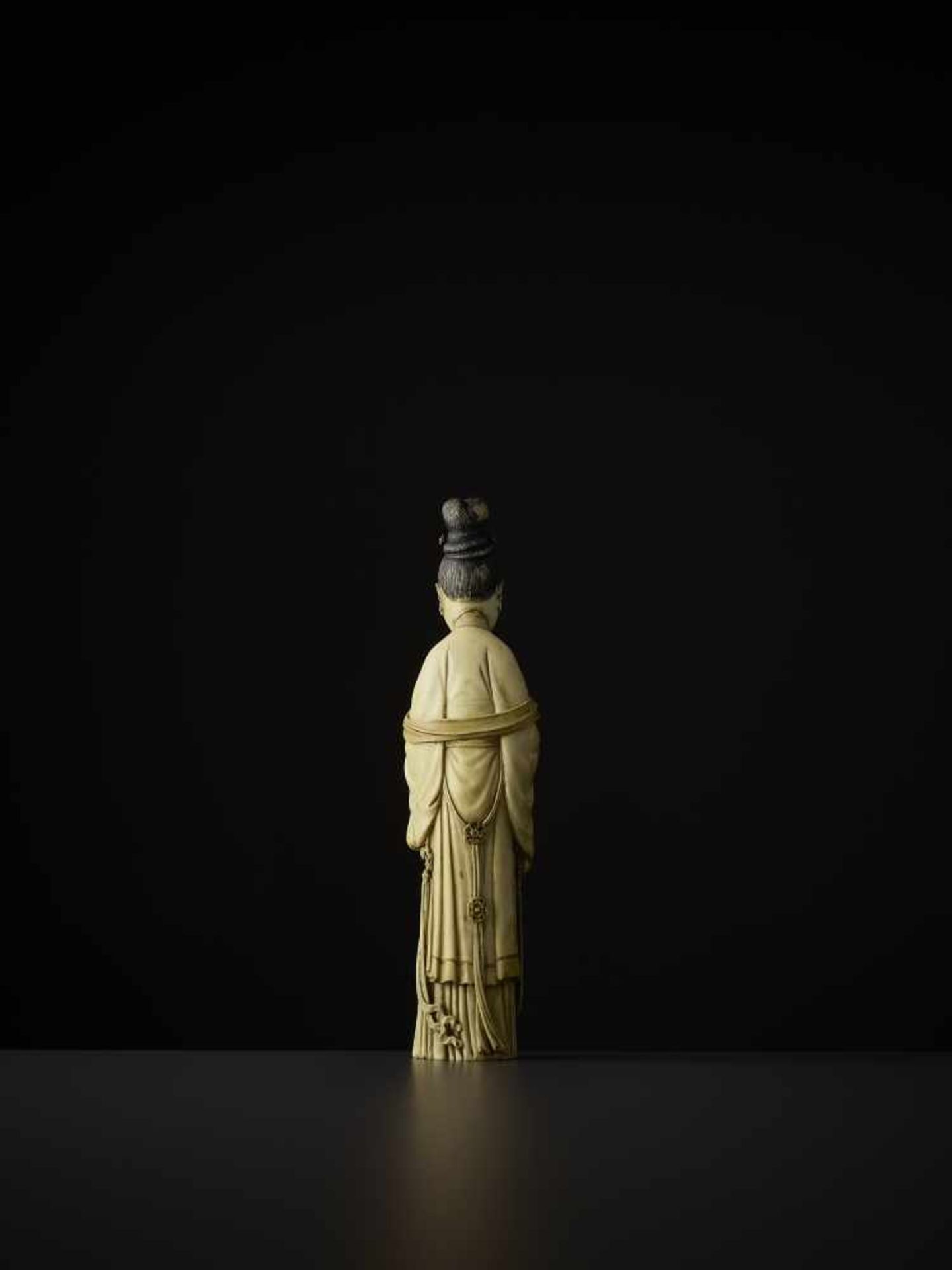 A FINE IVORY COURT LADY China, 18th century. The slender lady elegantly carved with her hair tied - Image 7 of 12