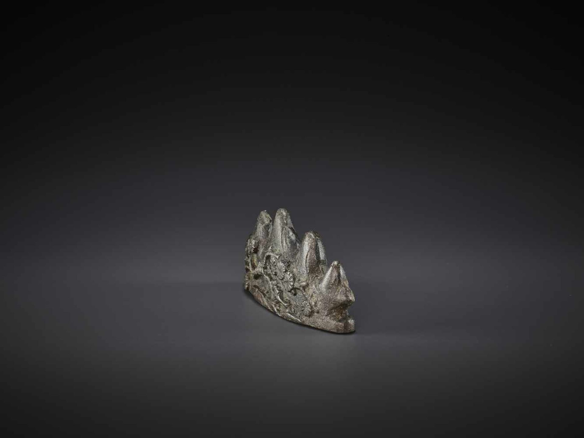 A BRONZE ‘MOUNTAIN’ BRUSH REST, MING China, 16th-17th century. Cast in the form of a five-peak - Image 4 of 11