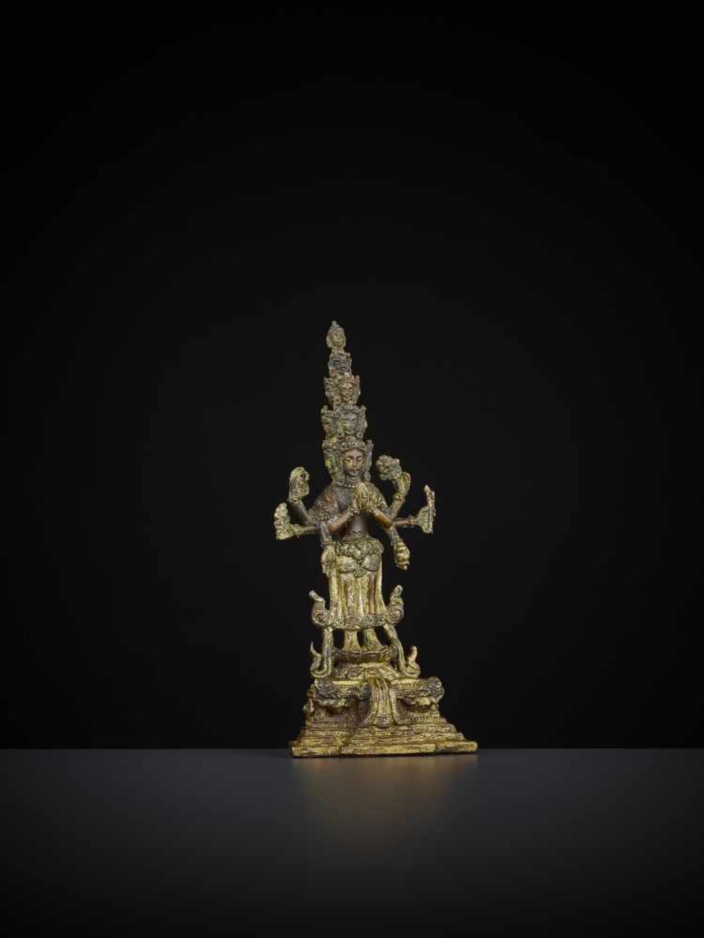 AN EKADASHAMUKHA BRONZE 18TH CENTURY Sino-Tibetan. Gilt and finely incised bronze with - Bild 7 aus 8