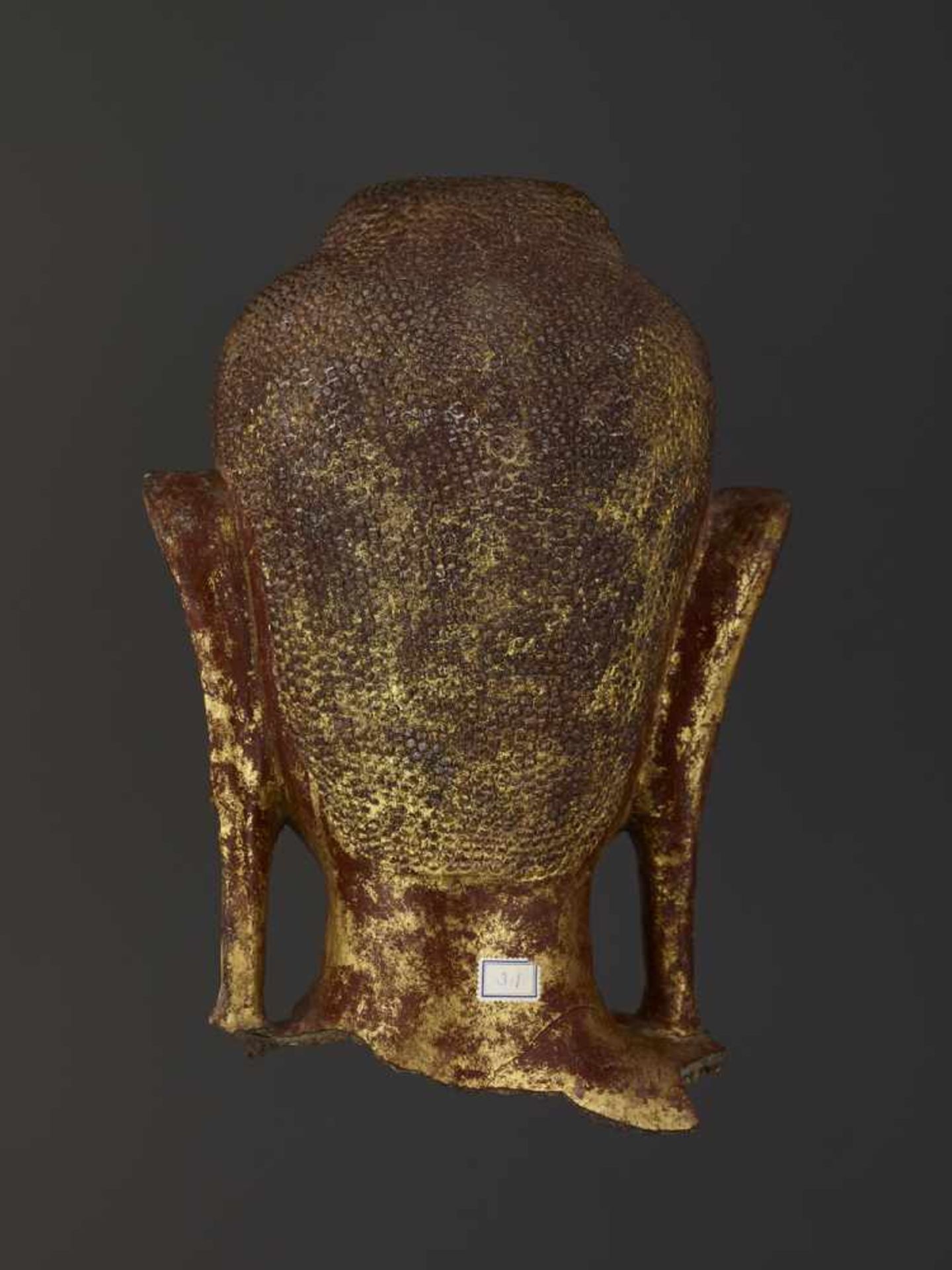 A RARE DRY LACQUER HEAD OF BUDDHA Burma, 18th – earlier 19th century. A large and finely gilt - Image 4 of 9