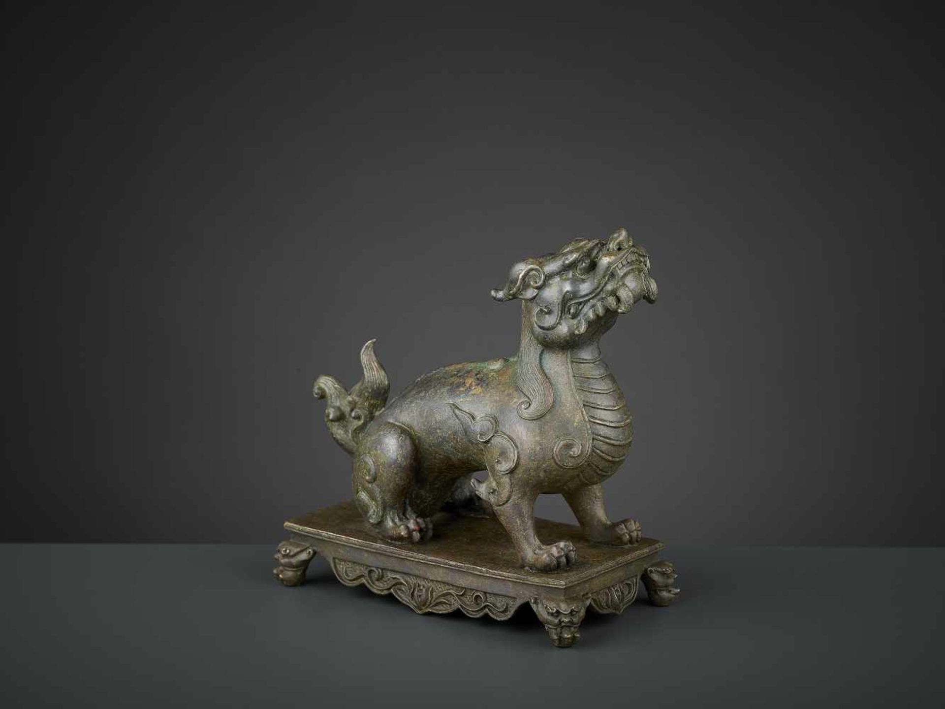 A BRONZE FIGURE OF A QILIN, QIANLONG SIX-CHARACTER MARK AND OF THE PERIOD China, 1736-1795. The - Bild 9 aus 15