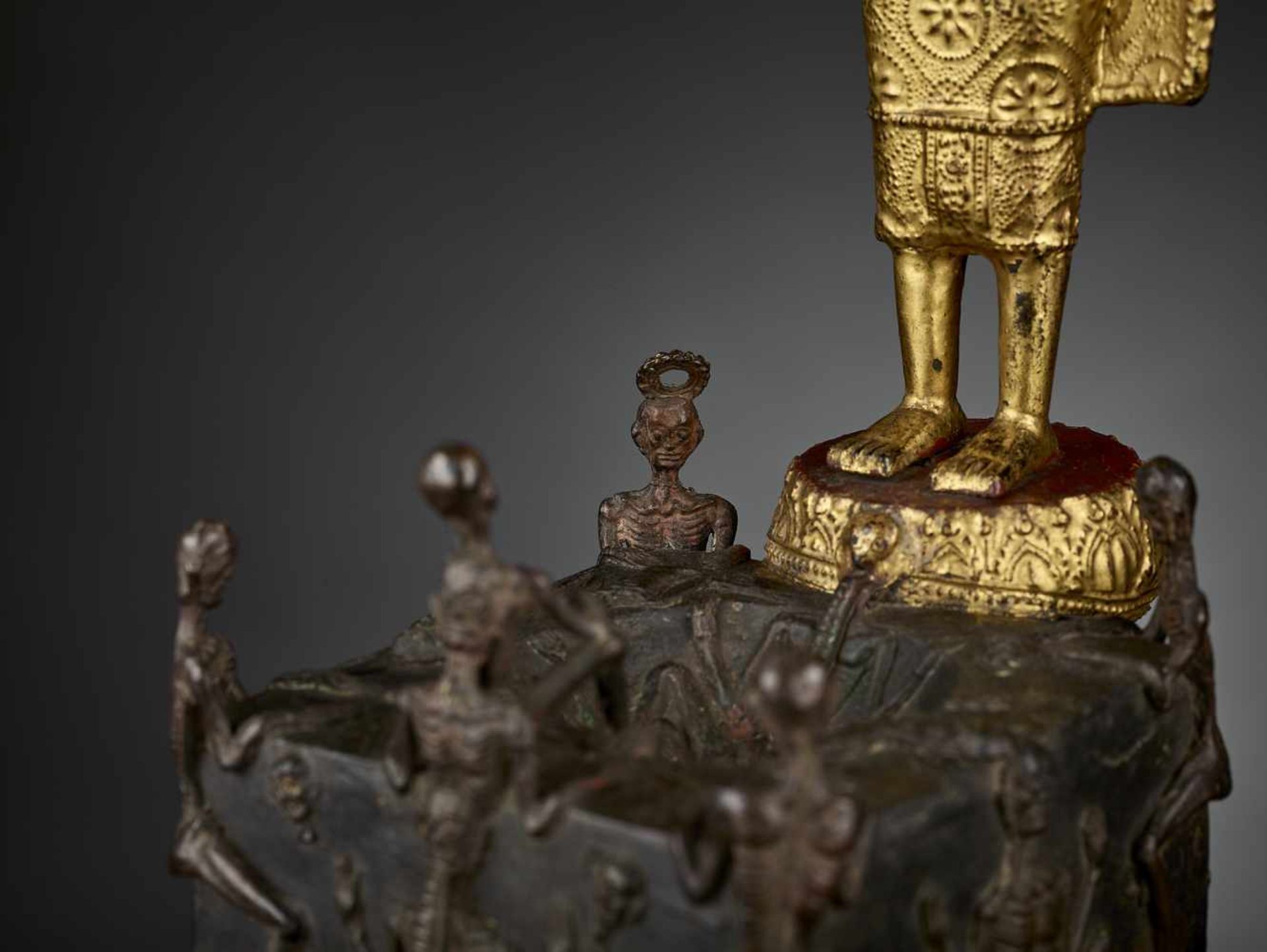 BUDDHA AND THE WELL OF DOOM Thailand, Ratanakosin, 19th century. A massive gilt and lacquered bronze - Image 10 of 12
