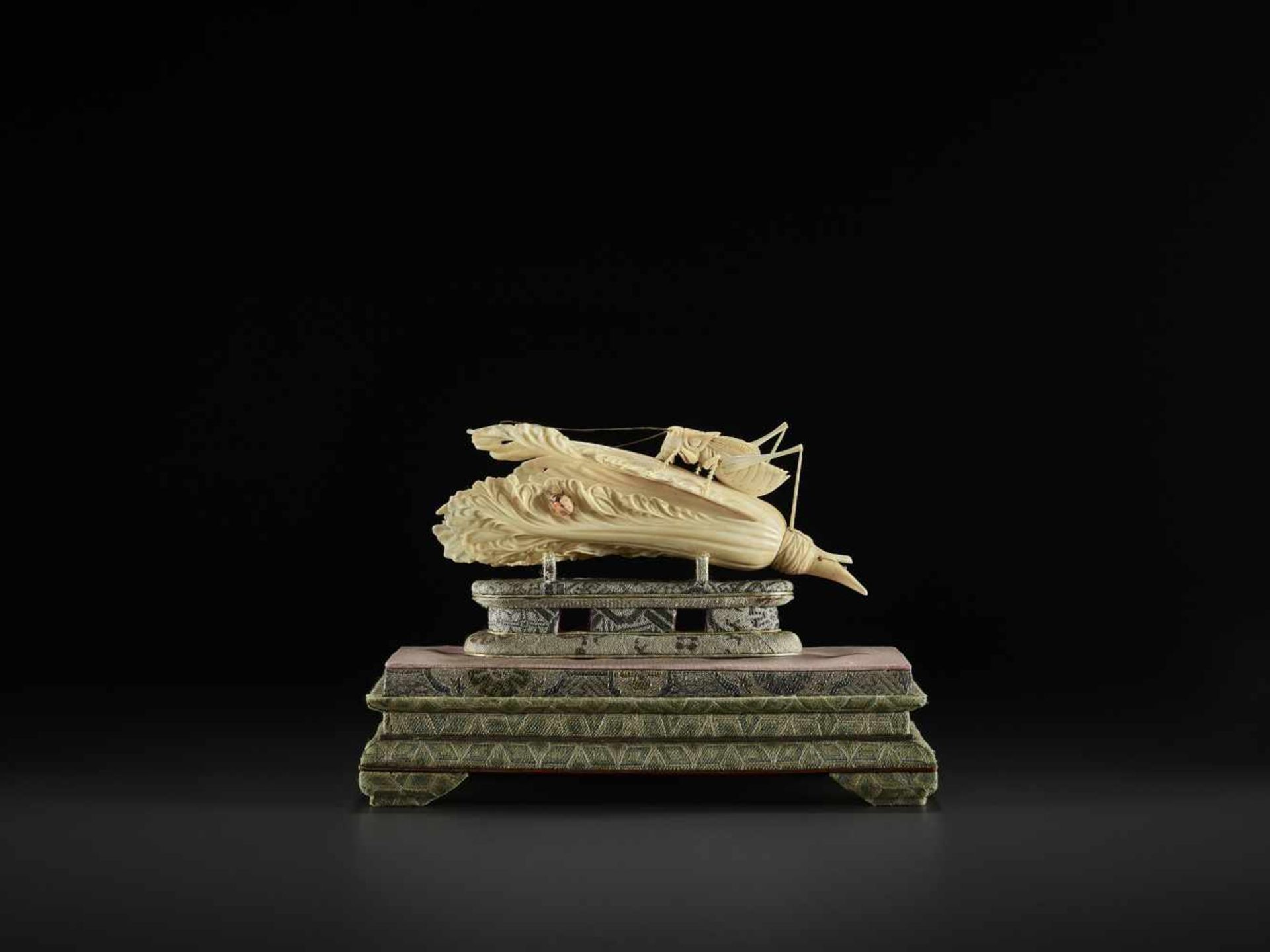 AN IVORY CABBAGE AND GRASSHOPPER CARVING, QING China, around 1900. Partially stained ivory. - Image 2 of 10