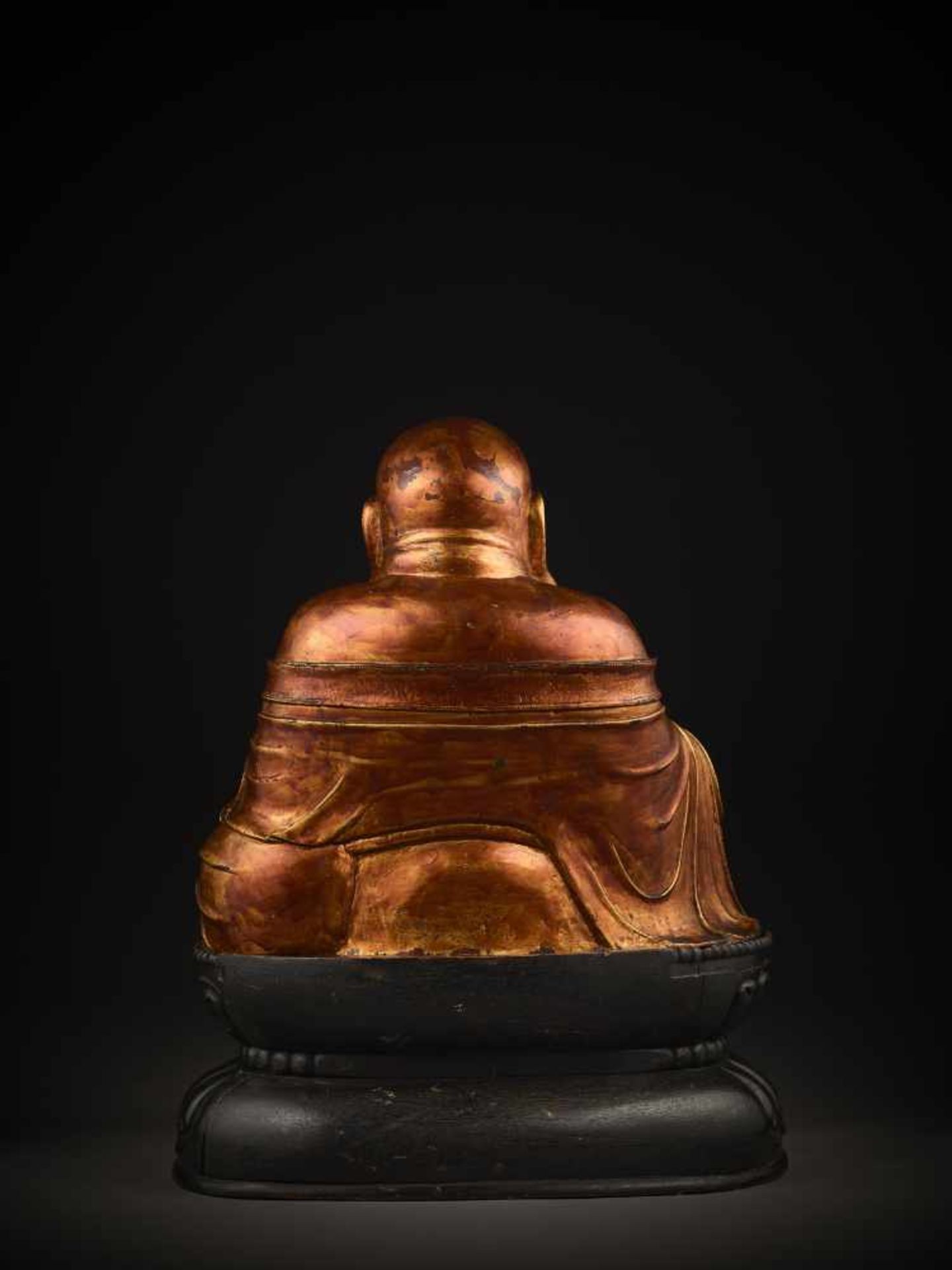 A LARGE GILT BRONZE FIGURE OF BUDAI China, 1368-1644. The smiling, corpulent figure is shown - Image 4 of 14