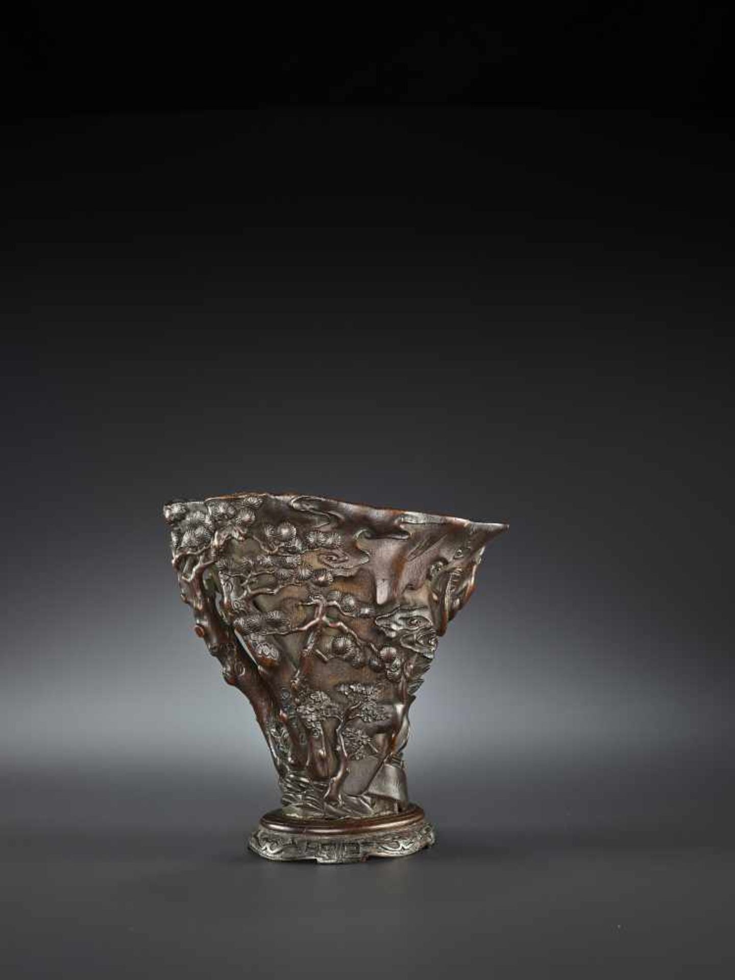 A LARGE RHINOCEROS HORN LIBATION CUP China, 17th – early 18th century. Finely carved in high - Image 10 of 17