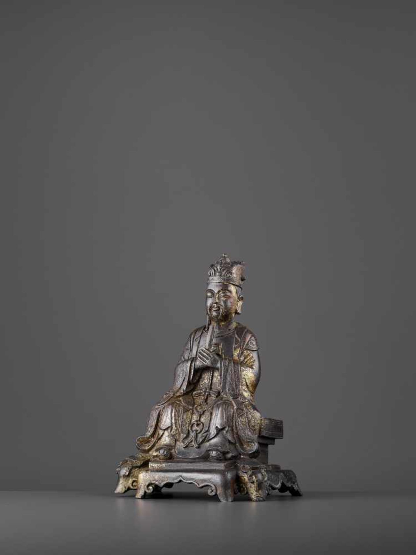 A BRONZE OF A DAOIST IMMORTAL, MING China, 16th -17th century. The sage cast seated as a dignitary - Image 7 of 11